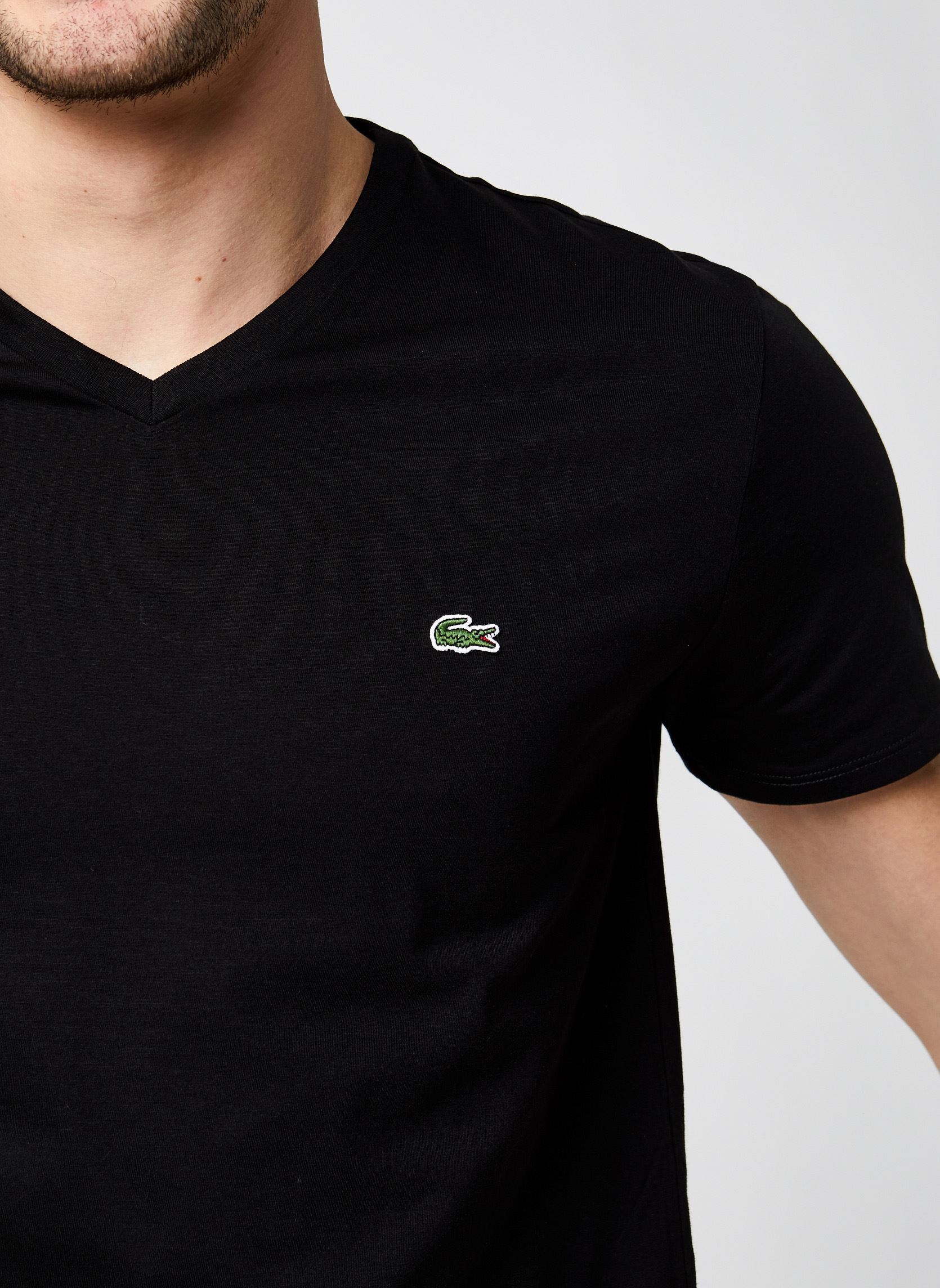 Tee-shirts T-shirt col V en jersey de coton homme noir Lacoste Tee-shirts T-shirt col V en jersey de coton homme noir NOIR