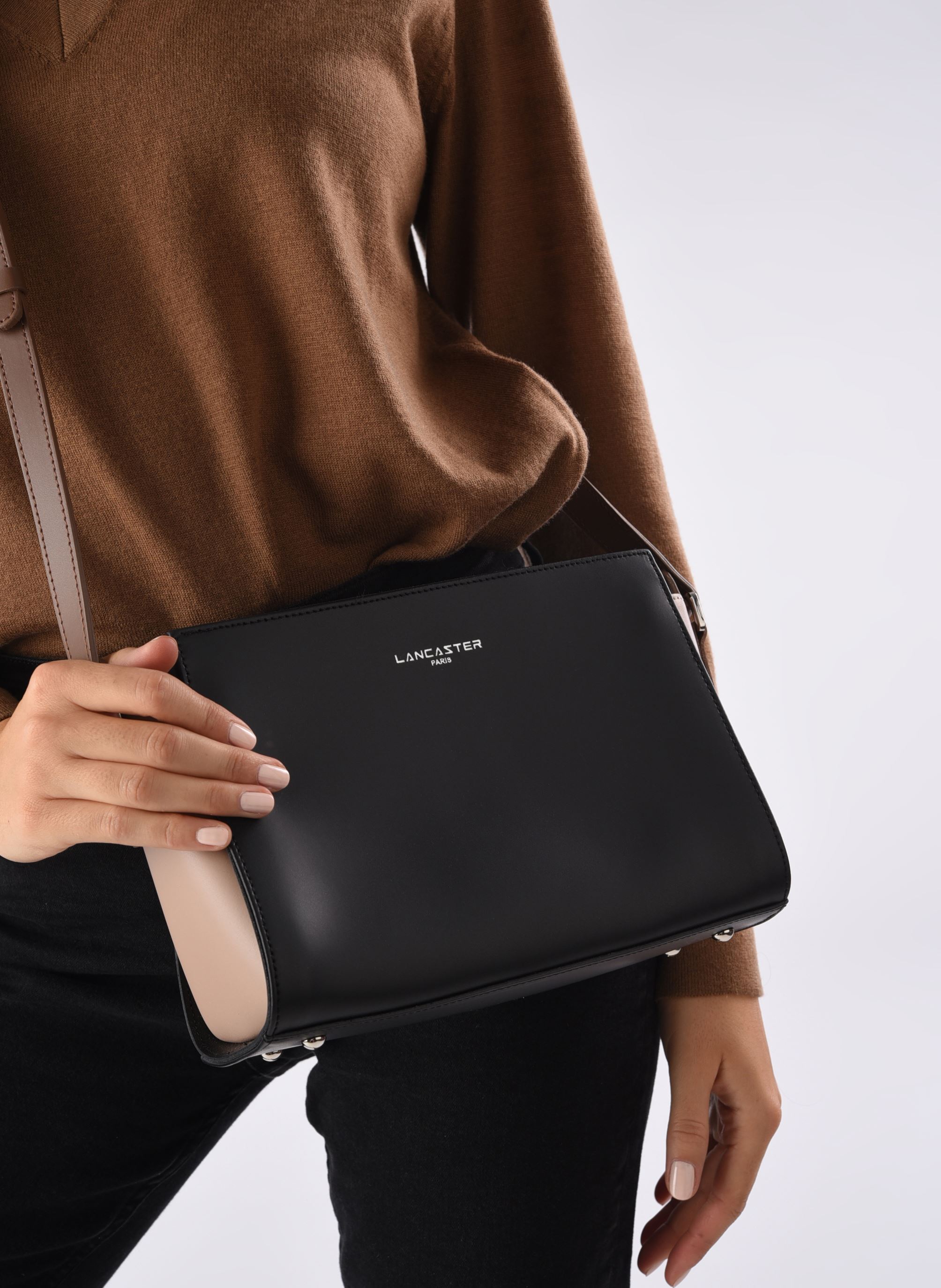 Sacs bandoulière Sac Trotteur Zippée Smooth femme noir Lancaster Sacs bandoulière Sac Trotteur Zippée Smooth femme noir NOIR_NUDE_VISON