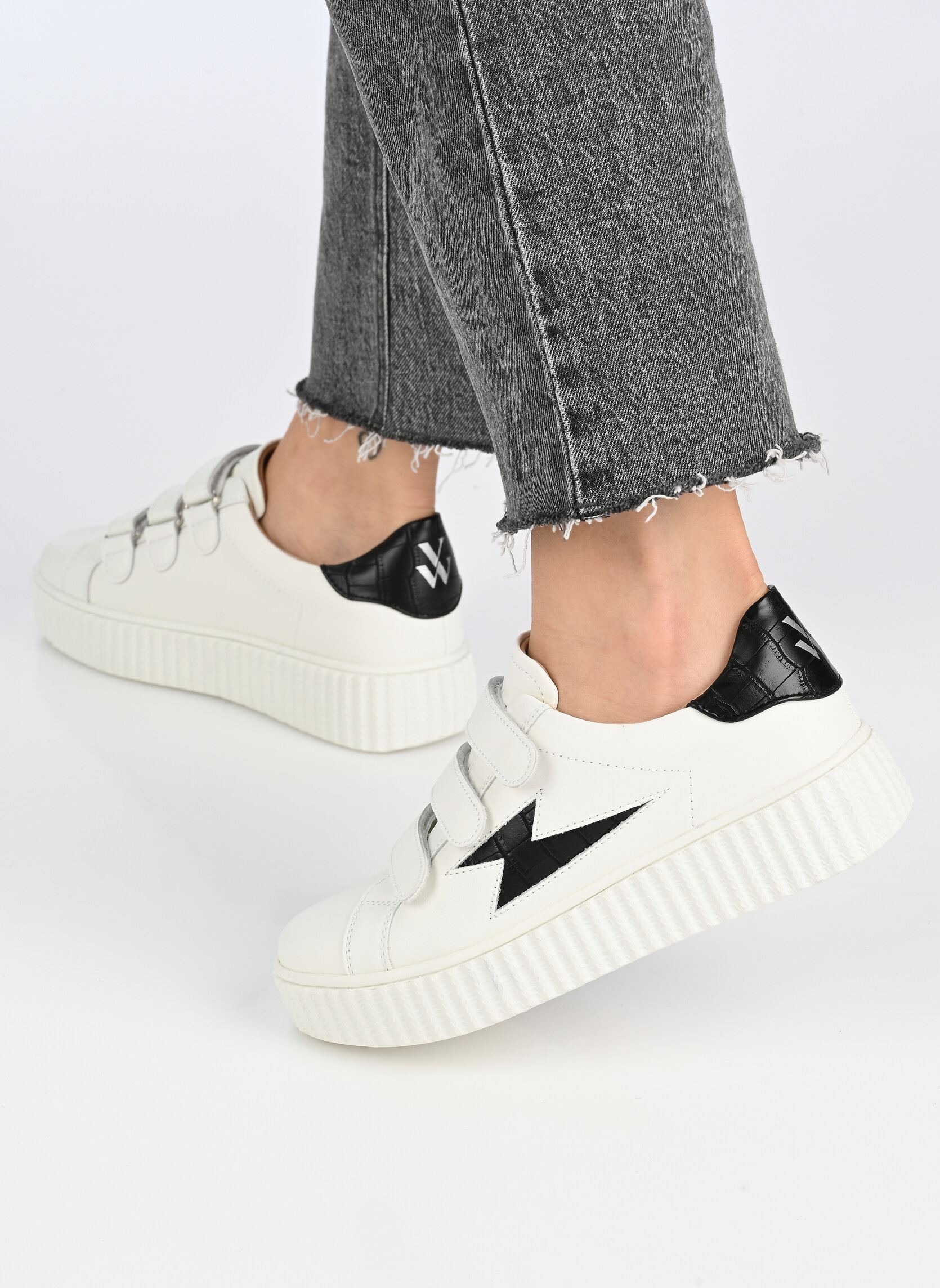 Baskets basses Elsa femme blanc Vanessa Wu Baskets basses Elsa femme blanc Noir