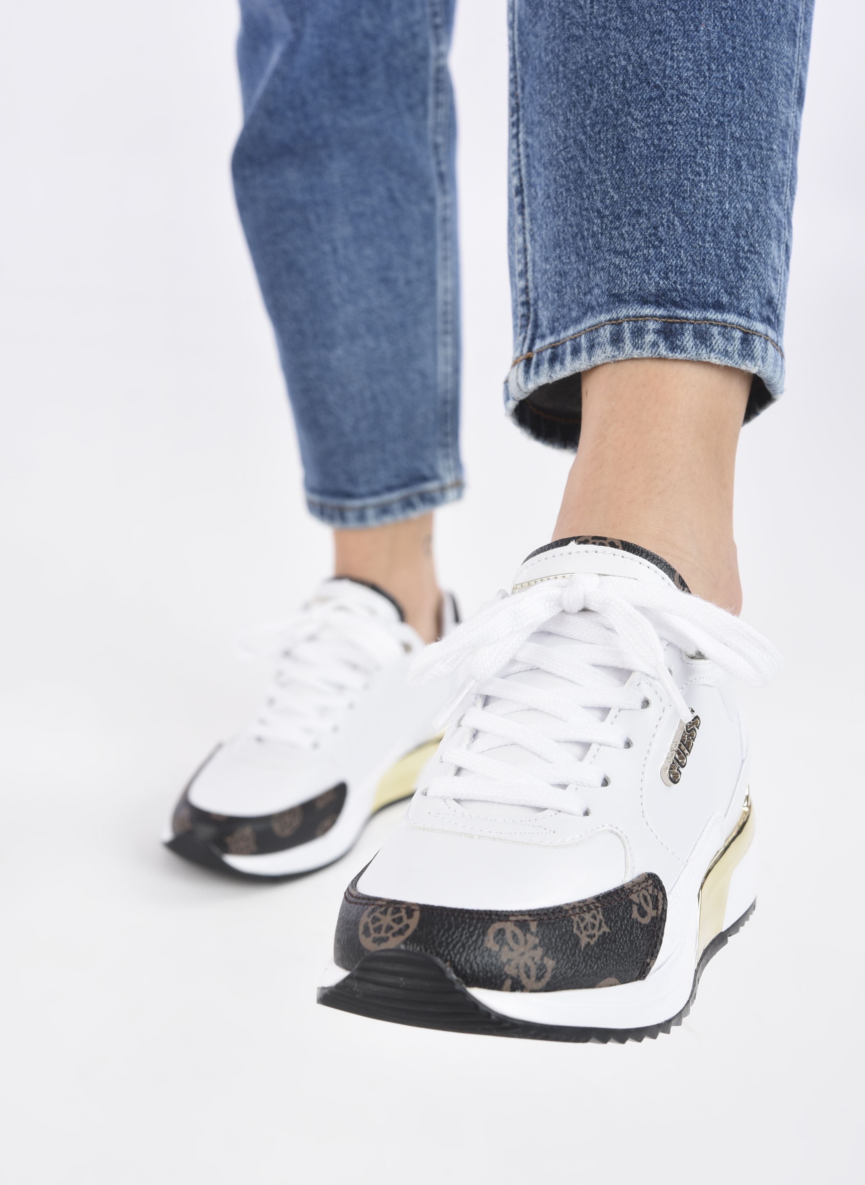 Baskets basses MOXEA femme blanc Guess Baskets basses MOXEA femme blanc White Brown