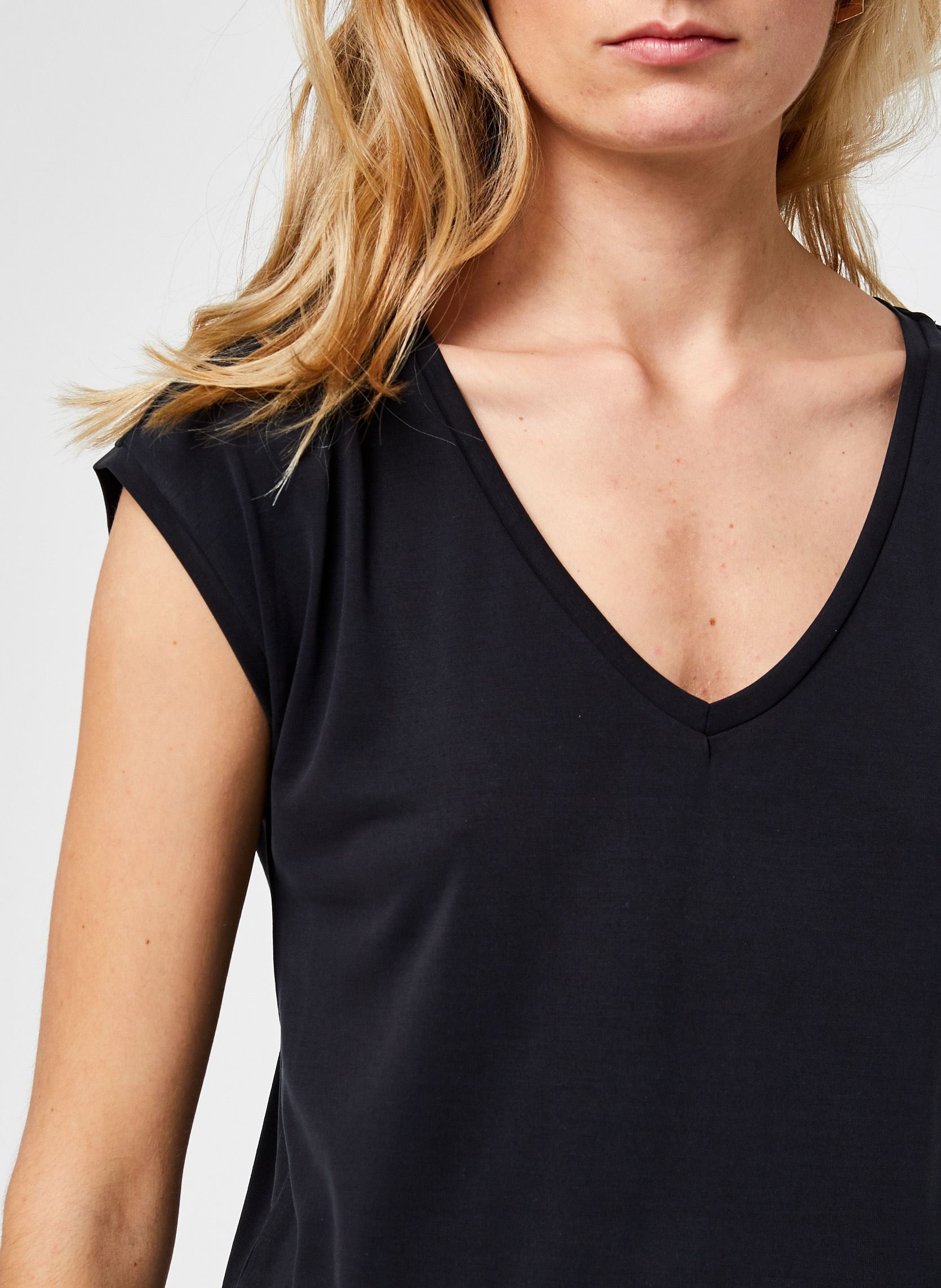 Tee-shirts Pckamala Tee Noos Bc femme noir Pieces Tee-shirts Pckamala Tee Noos Bc femme noir BLACK