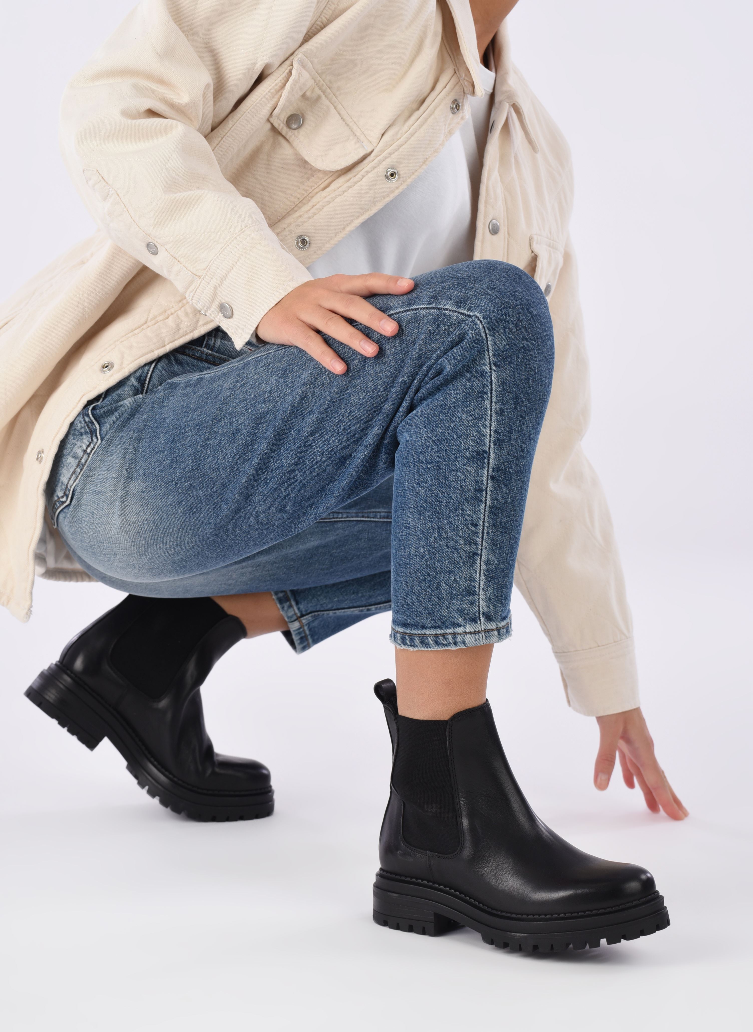 Bottines à lacets Lofi - Low Boots chelsea crantée femme noir Made By Sarenza Bottines à lacets Lofi - Low Boots chelsea crantée femme noir CUIR LISSE NOIR