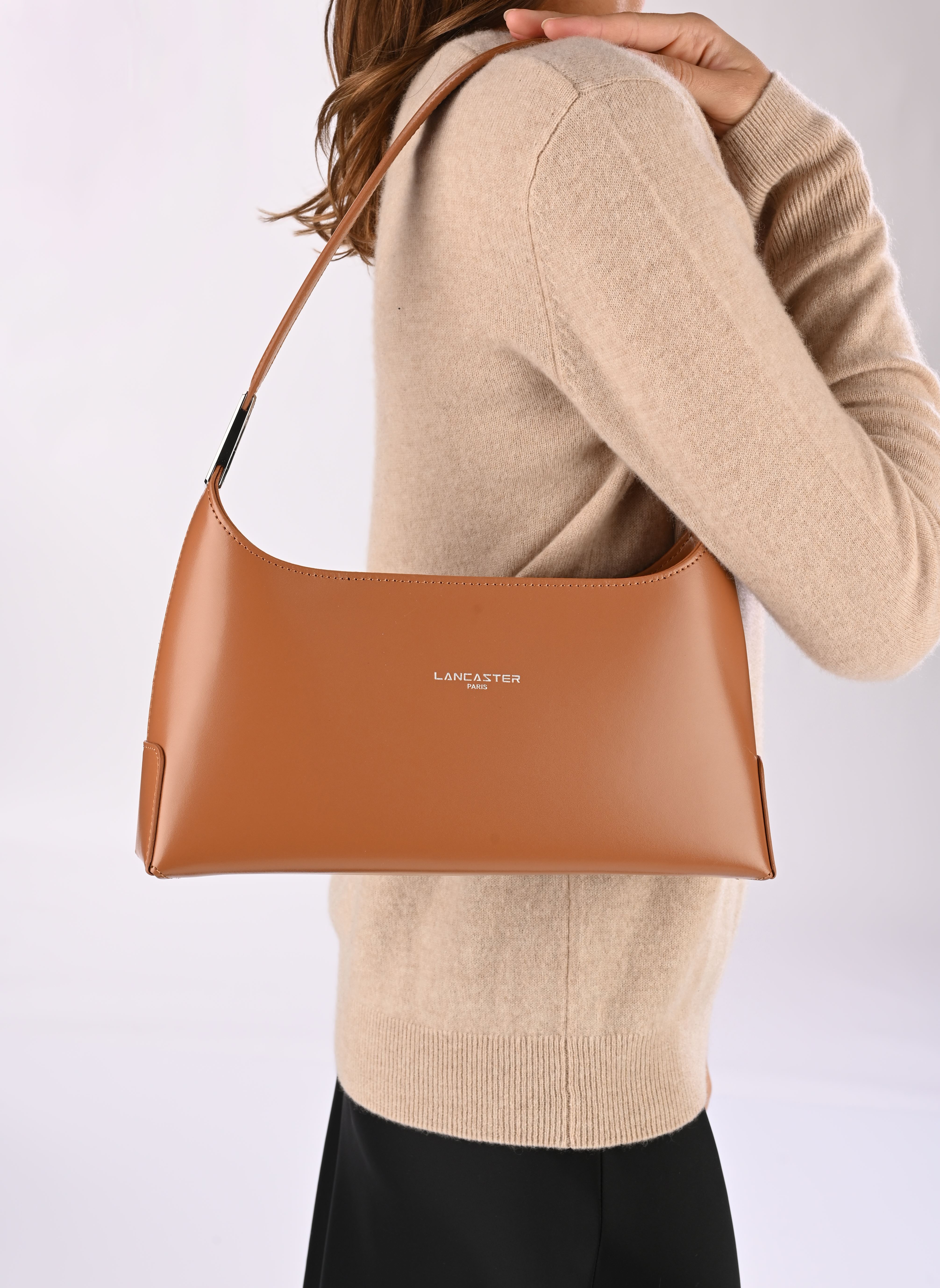 Sacs Sac Baguette Zippé Suave Ace femme marron Lancaster Sacs Sac Baguette Zippé Suave Ace femme marron CAMEL