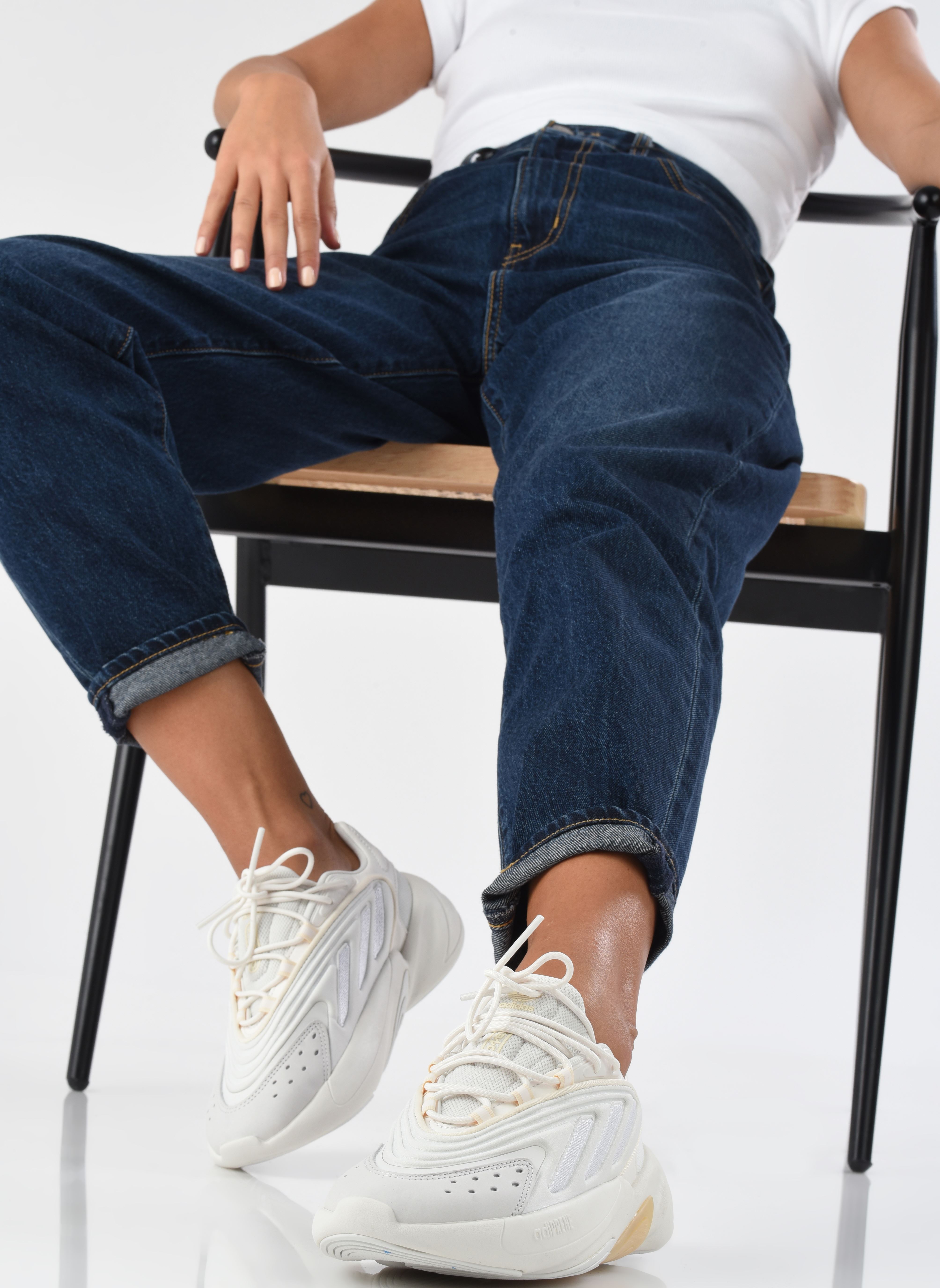 Baskets basses Ozelia W femme blanc adidas originals Baskets basses Ozelia W femme blanc CLOWHI/FTWWHT/CBLACK
