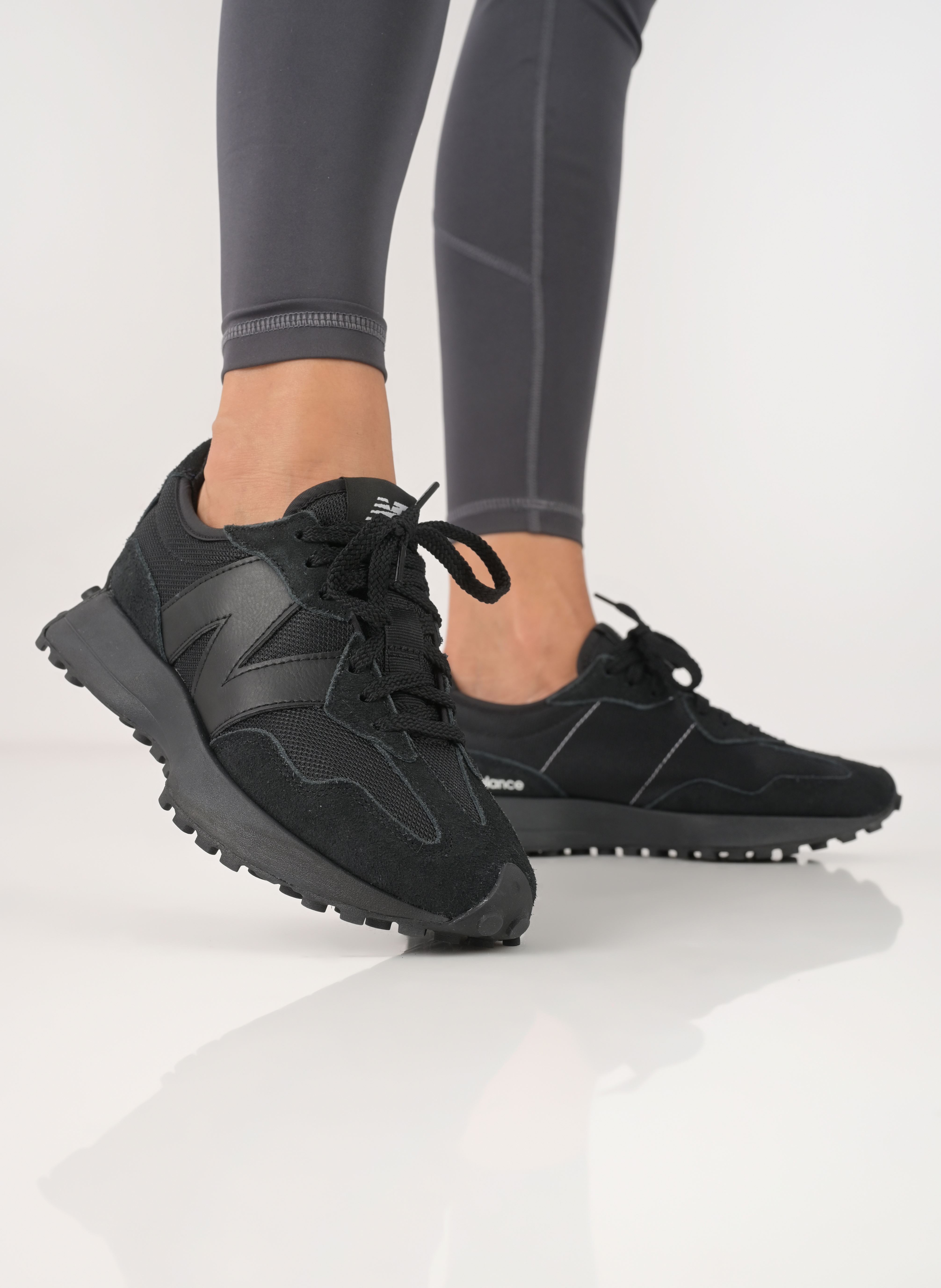 Baskets basses MS327 noir New Balance Baskets basses MS327 noir NOIR