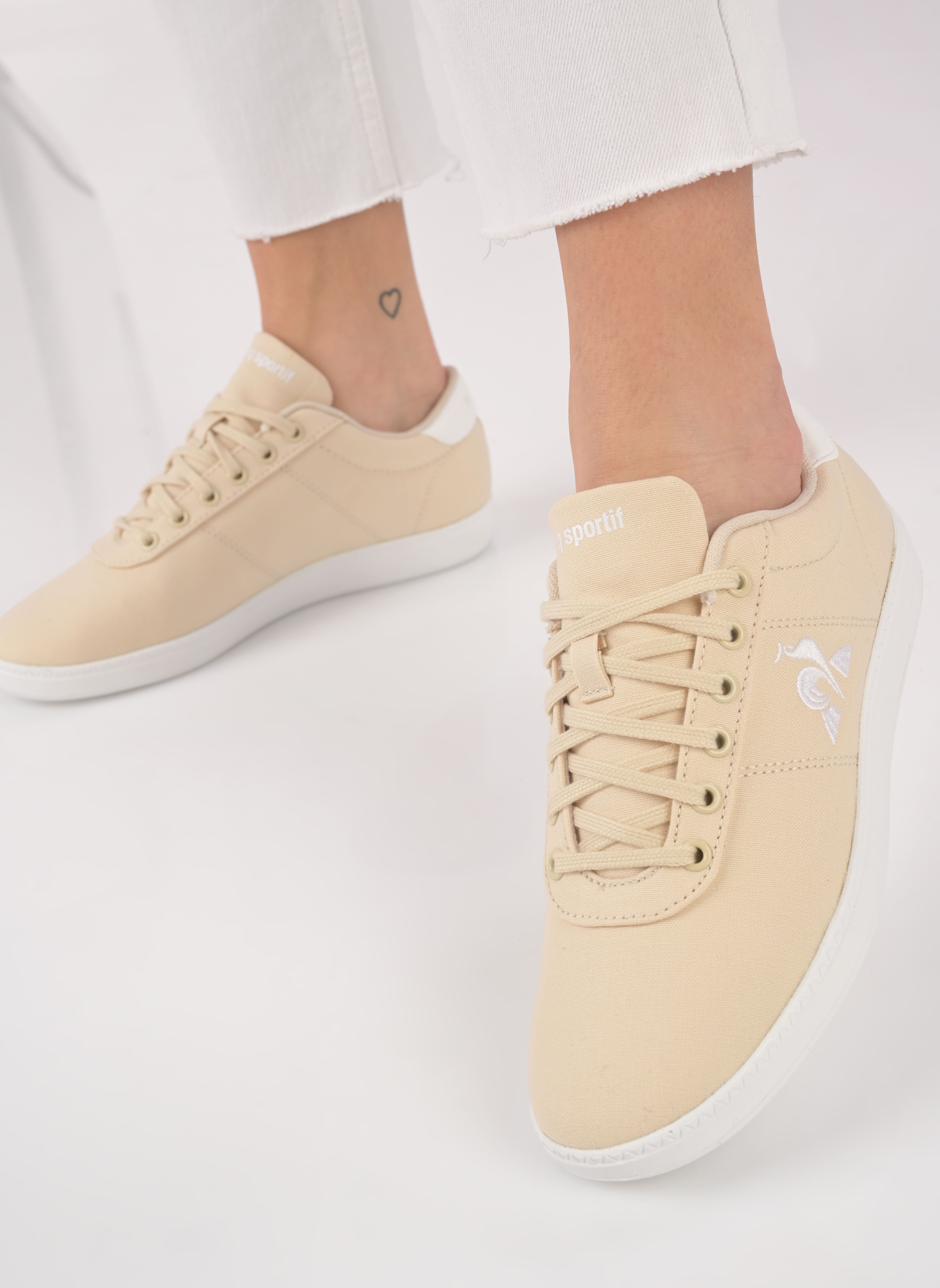 Baskets basses Court One blanc Le Coq Sportif Baskets basses Court One blanc BISCOTTI