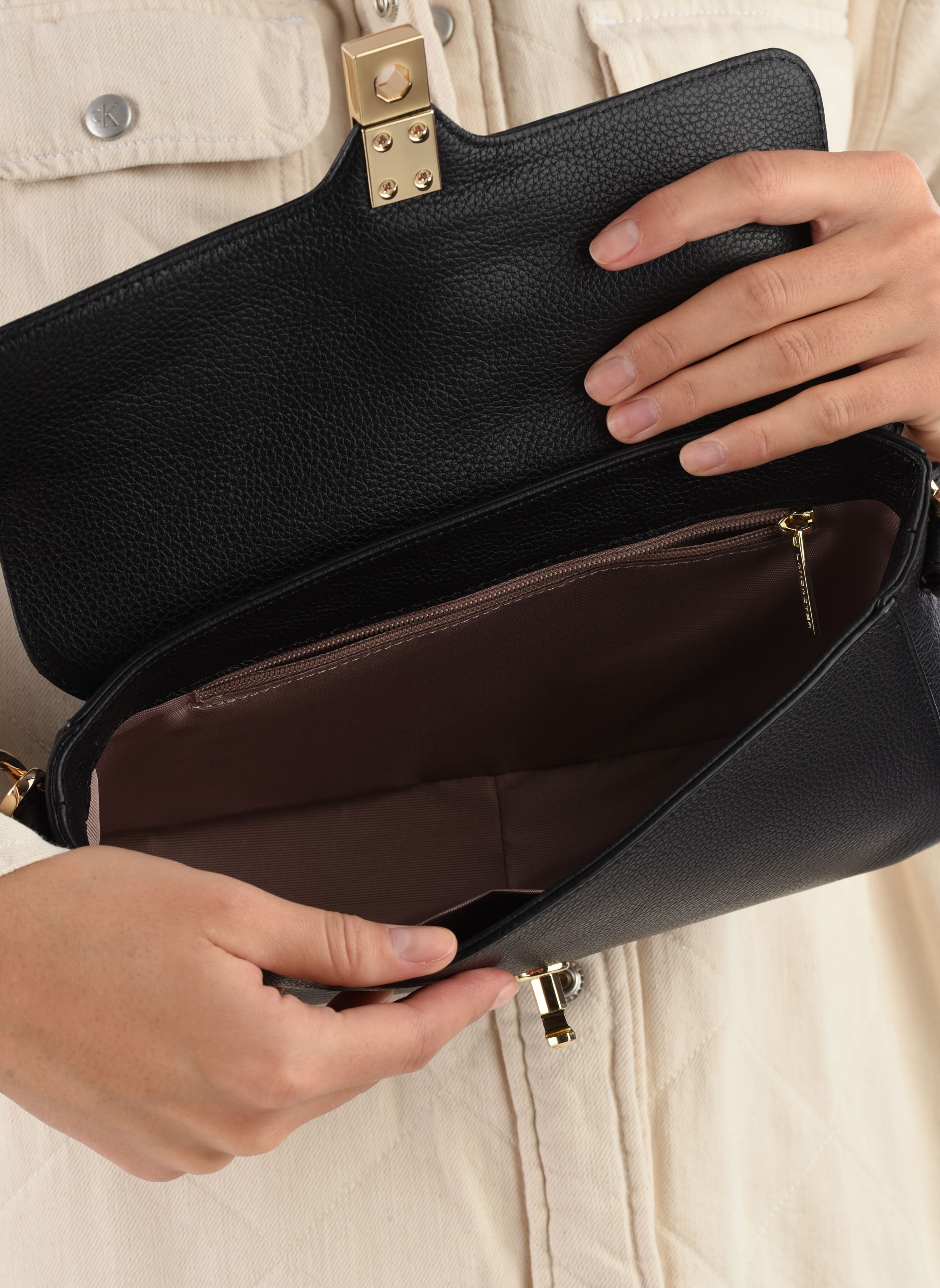 Sacs à main Sac Baguette A rabat avec fermoir Foulon femme noir Lancaster Sacs à main Sac Baguette A rabat avec fermoir Foulon femme noir NOIR