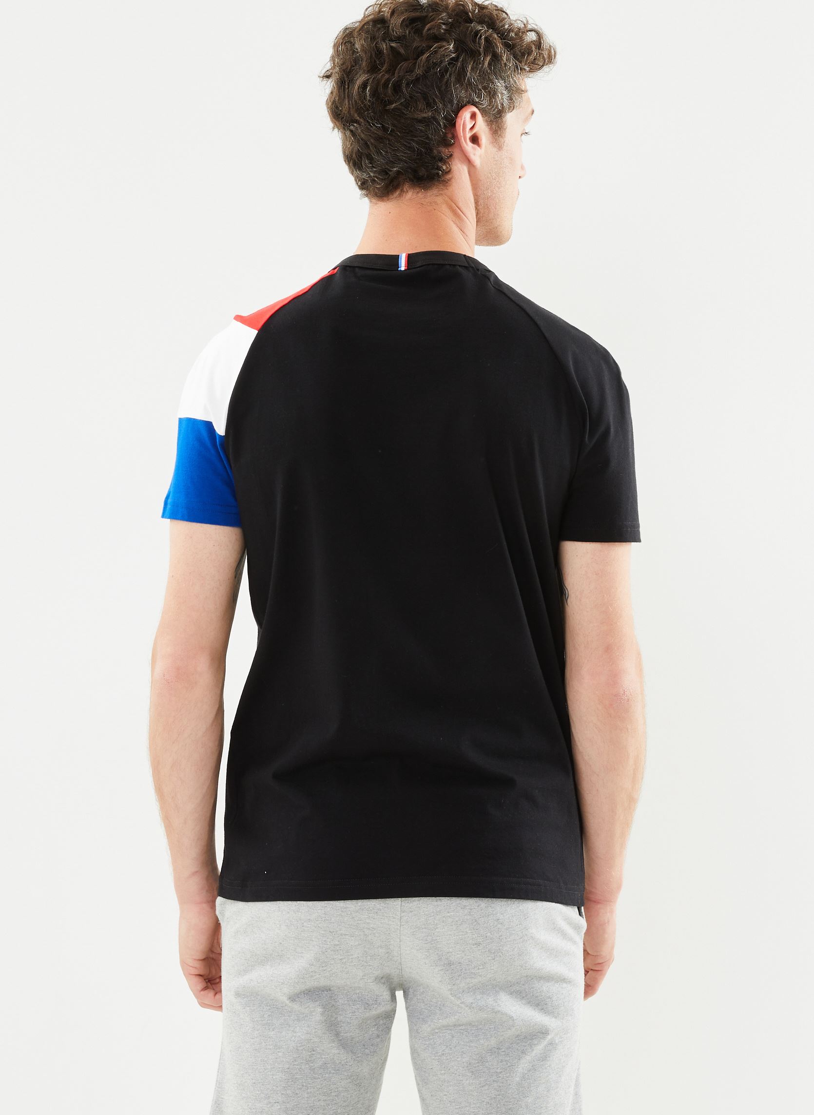 Tee-shirts BAT Tee SS N°1 M Black - N.O.W - Bleu El homme multicolore Le Coq Sportif Tee-shirts BAT Tee SS N°1 M Black - N.O.W - Bleu El homme multicolore Black - N.O.W - Bleu Electro -