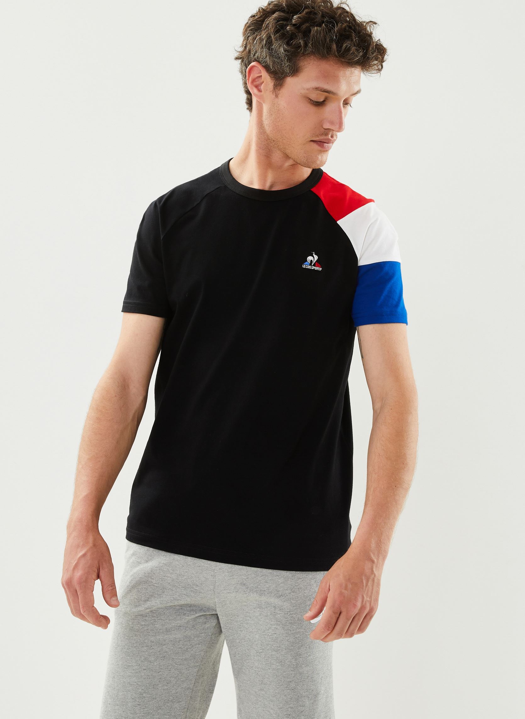 Tee-shirts BAT Tee SS N°1 M Black - N.O.W - Bleu El homme multicolore Le Coq Sportif Tee-shirts BAT Tee SS N°1 M Black - N.O.W - Bleu El homme multicolore Black - N.O.W - Bleu Electro -