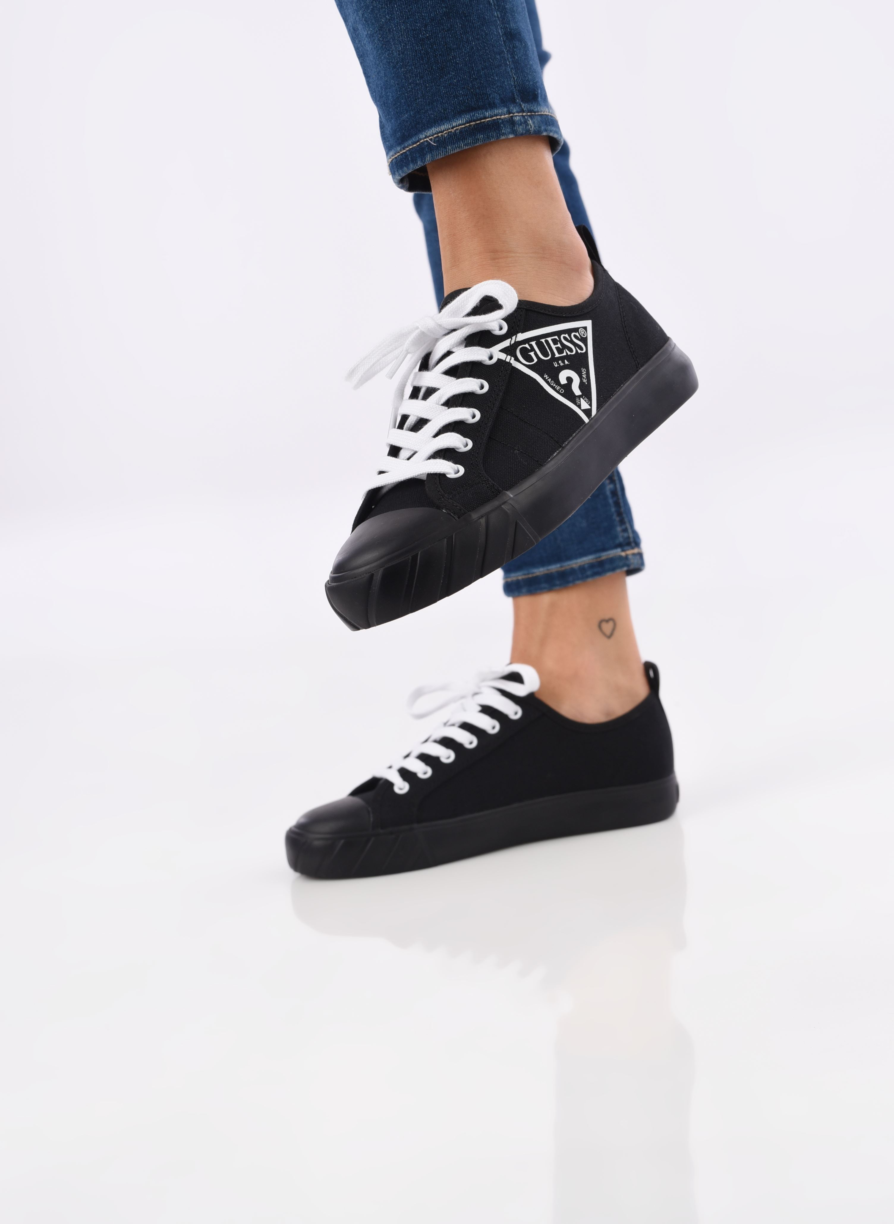 Baskets basses KERRIE femme noir Guess Baskets basses KERRIE femme noir Black