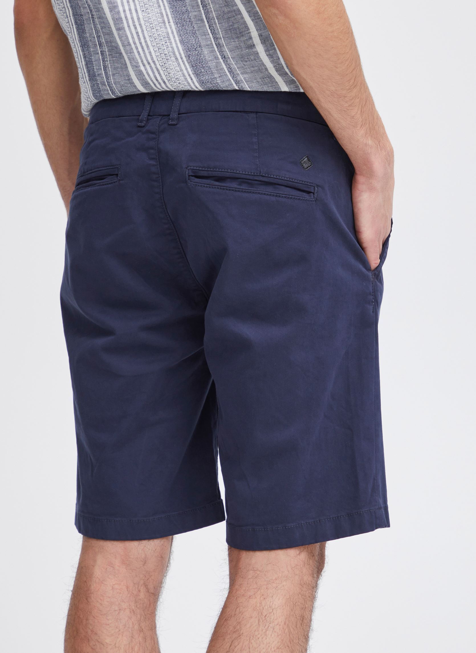 Bermuda Allan Chino Shorts uomo blu Casual Friday Bermuda Allan Chino Shorts uomo blu NAVY