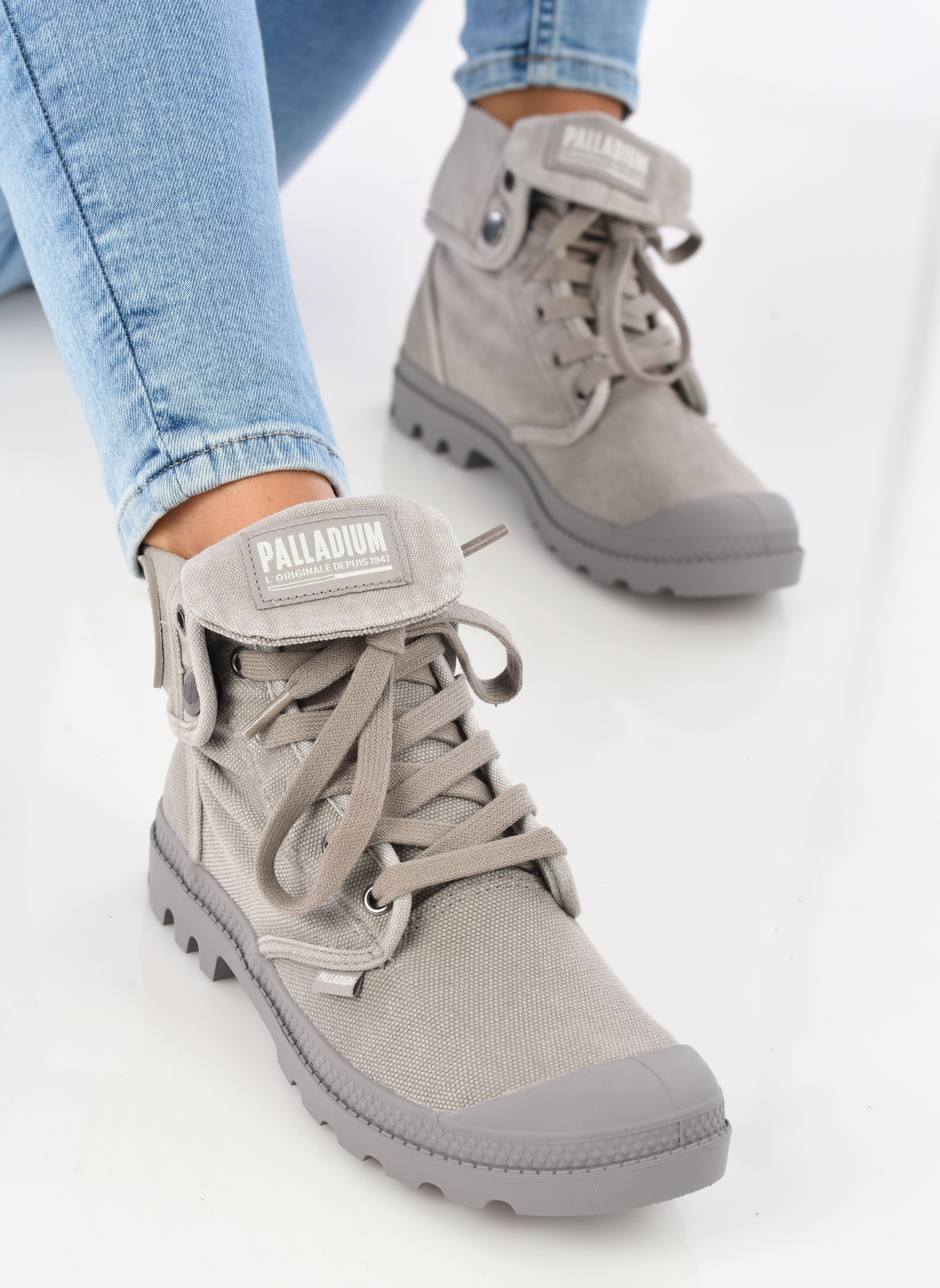Geschnürte Stiefeletten BAGGY W damen grau Palladium Geschnürte Stiefeletten BAGGY W damen grau TITANIUM/HIGH RISE