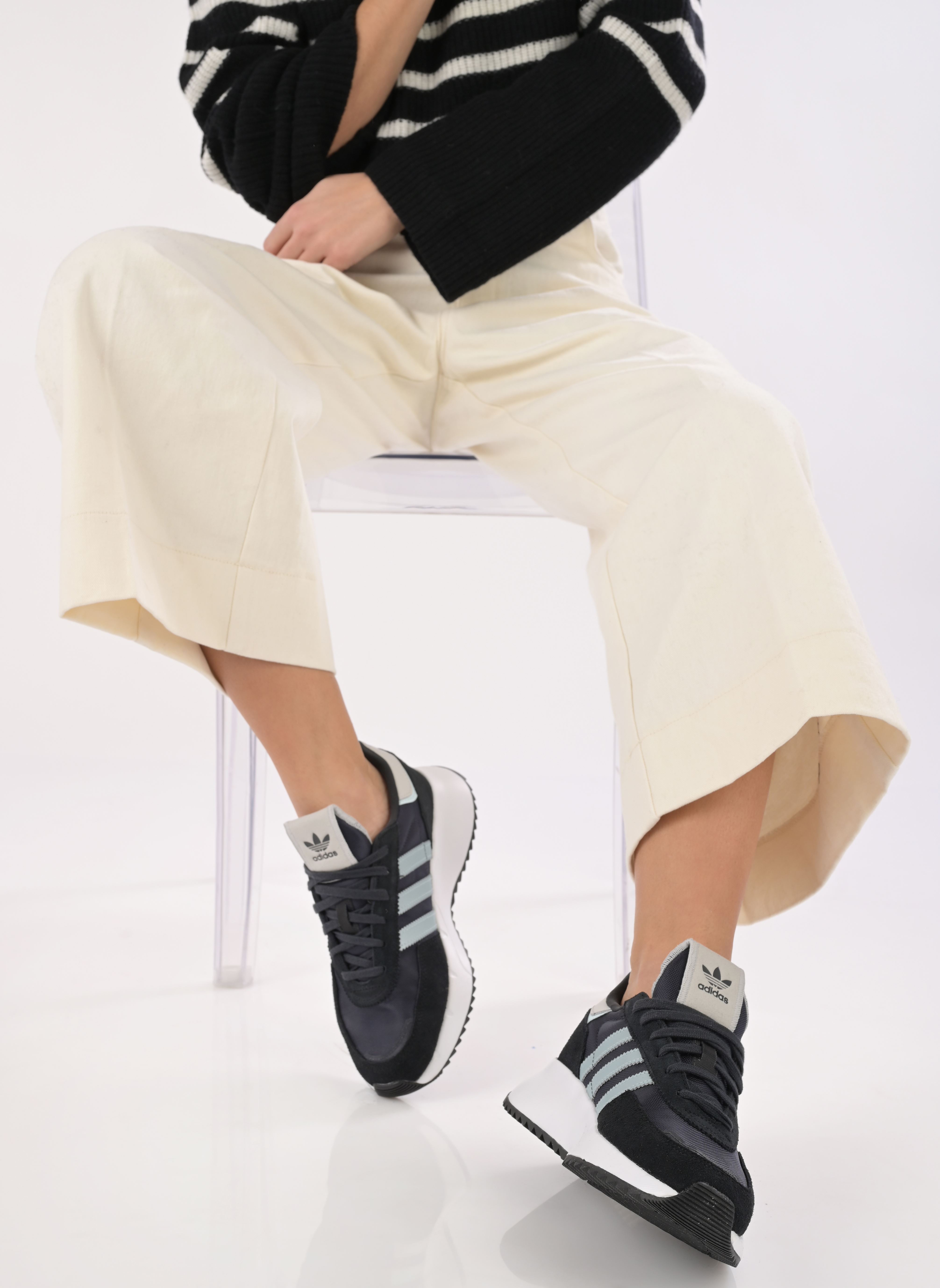 Baskets basses Retropy F2 W femme noir adidas originals Baskets basses Retropy F2 W femme noir CARBON/MAGRMT/CBLACK