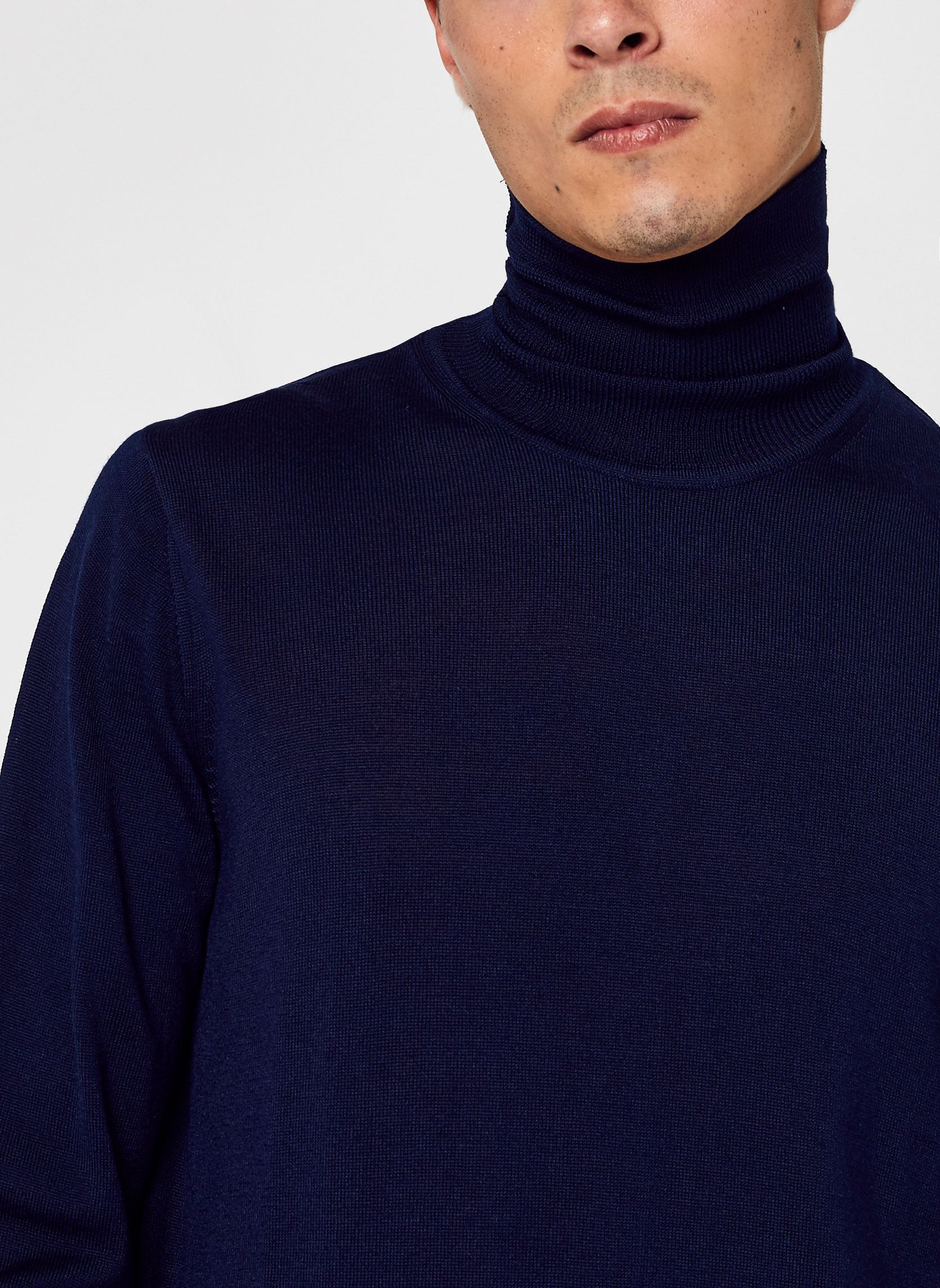 Pulls Konrad Merino Roll Neck Knit homme bleu Casual Friday Pulls Konrad Merino Roll Neck Knit homme bleu NAVY