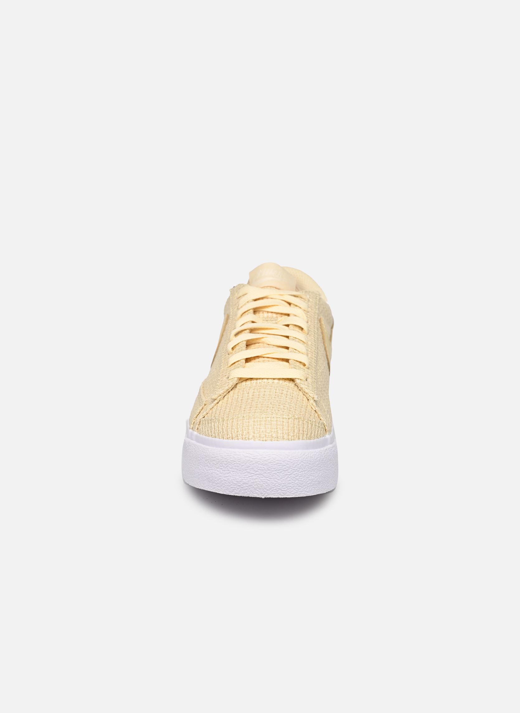 Baskets basses W Blazer Low Platform Ess femme jaune Nike Baskets basses W Blazer Low Platform Ess femme jaune LEMON DROP/LEMON DROP-COCONUT