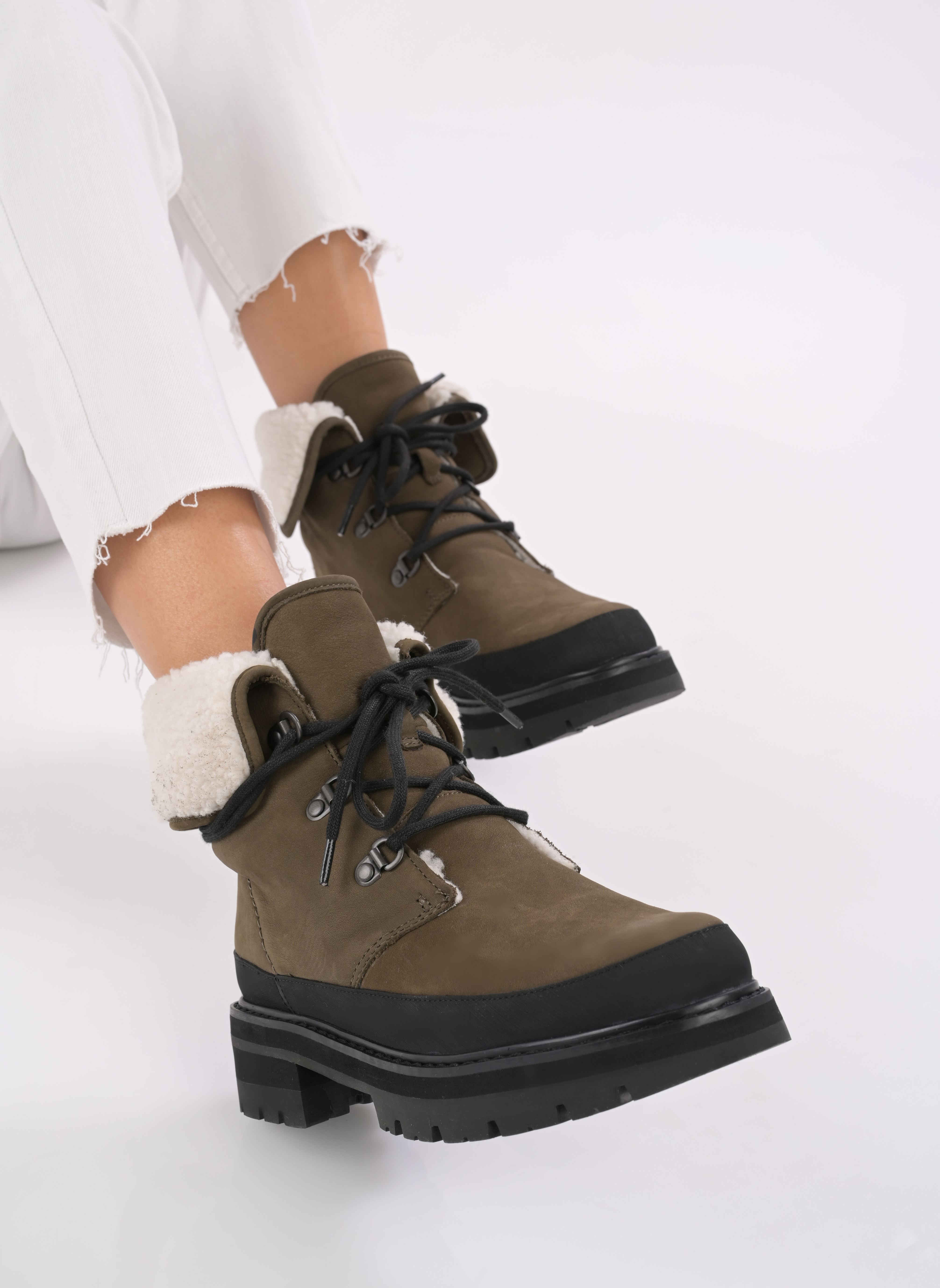 Geschnürte Stiefeletten Orianna Turn damen grün Clarks Geschnürte Stiefeletten Orianna Turn damen grün DARKOLIVE WLINED