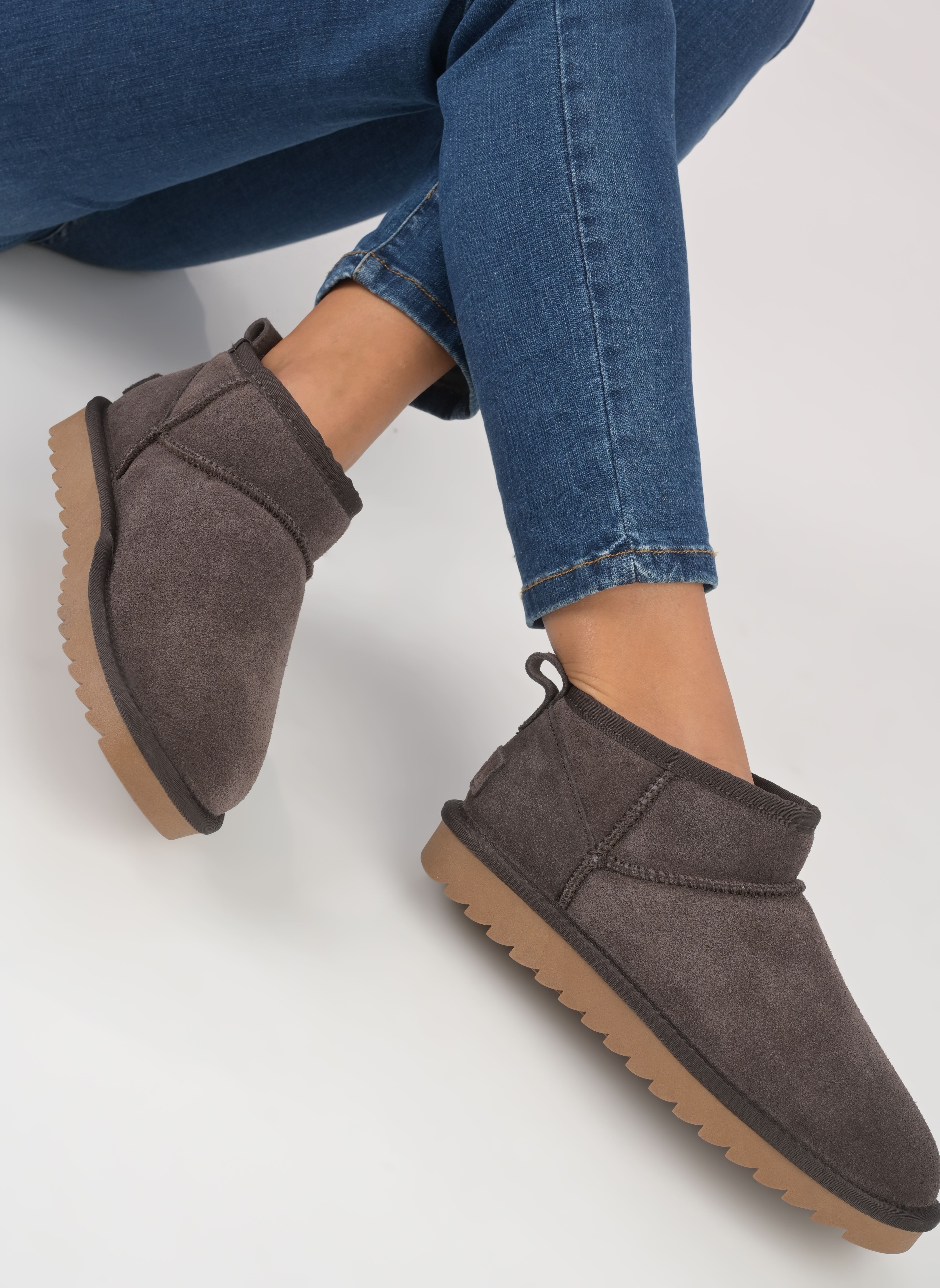 Gevoerde enkellaarsjes Short Winter boot in suede dames bruin Colors of California Gevoerde enkellaarsjes Short Winter boot in suede dames bruin MOKA