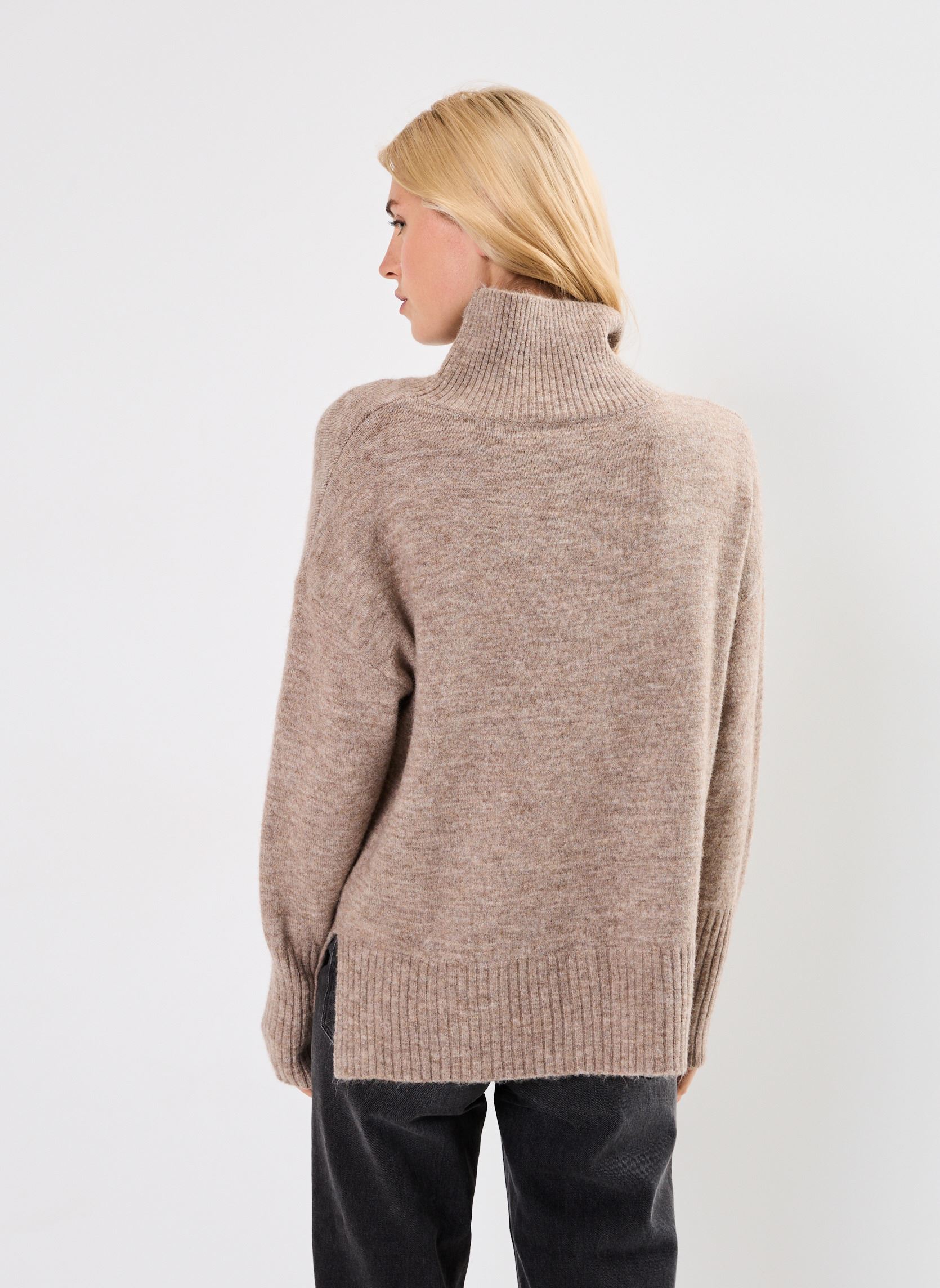 Doux pull à col roulé pour femmes en Beige