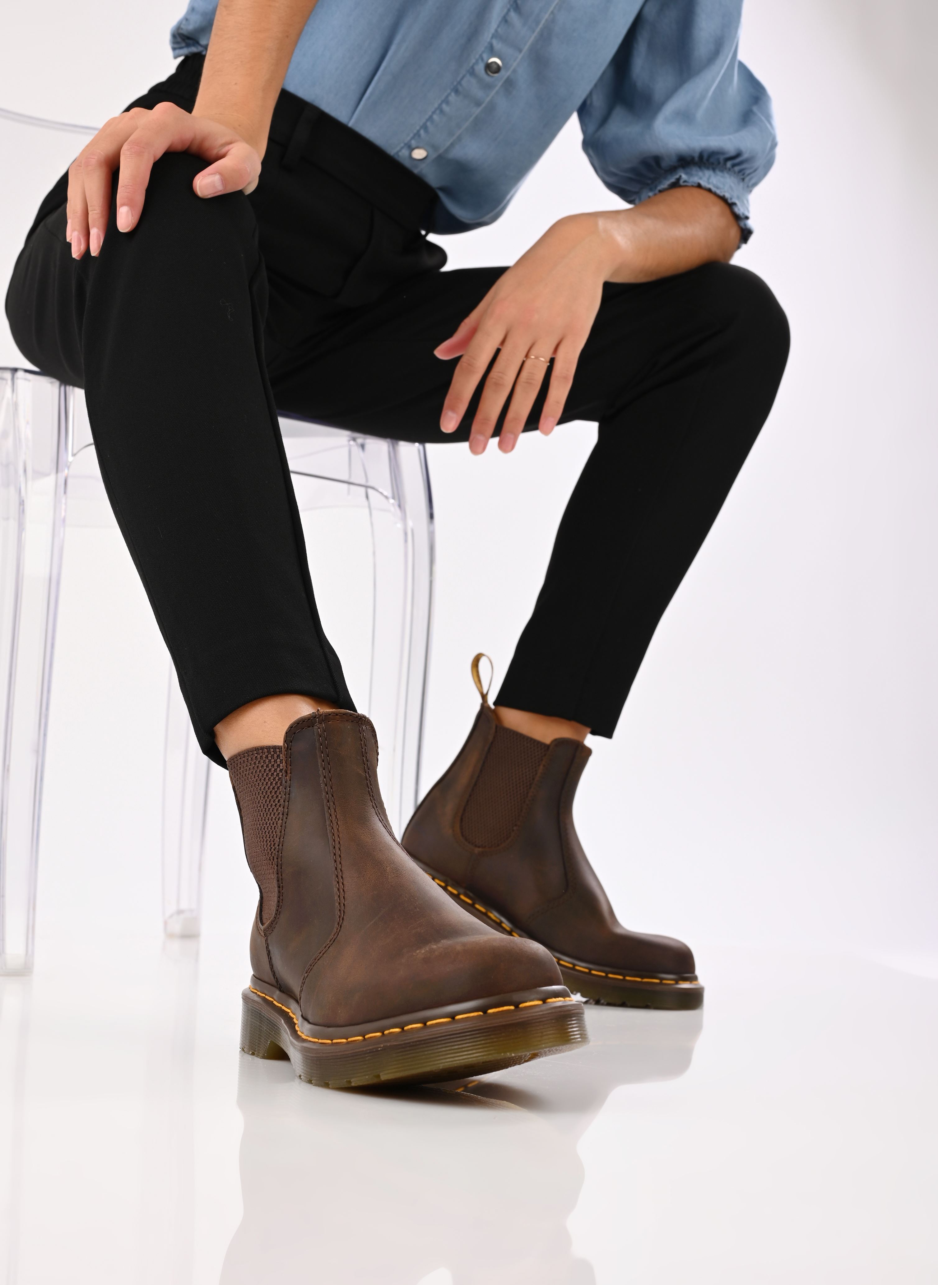 Bottines basses 2976 yellow stitch marron Dr. Martens Bottines basses 2976 yellow stitch marron Dark Brown Crazy Horse