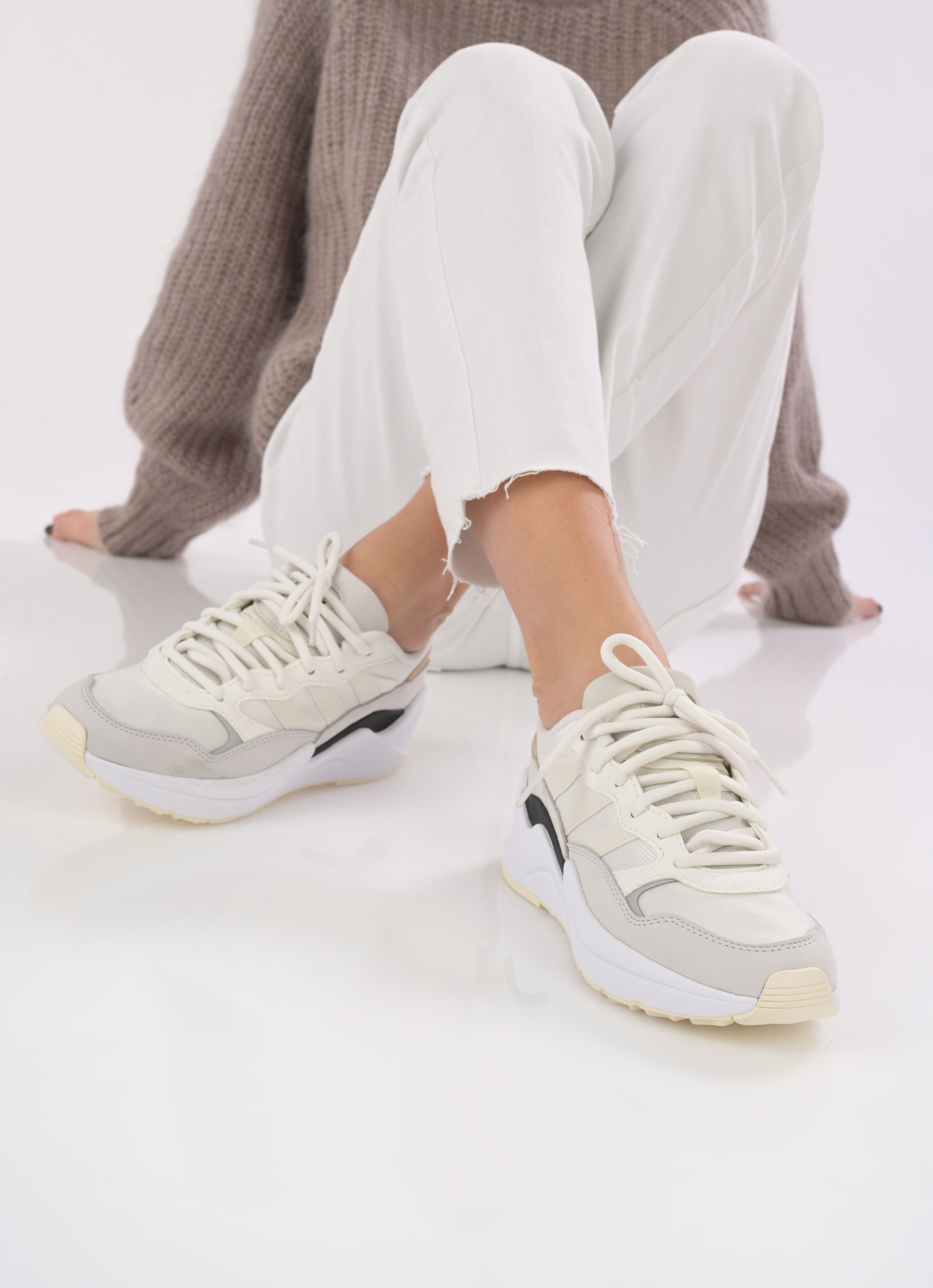 Baskets basses Retropy Adisuper W femme blanc adidas originals Baskets basses Retropy Adisuper W femme blanc OWHITE/CWHITE/MAGBEI