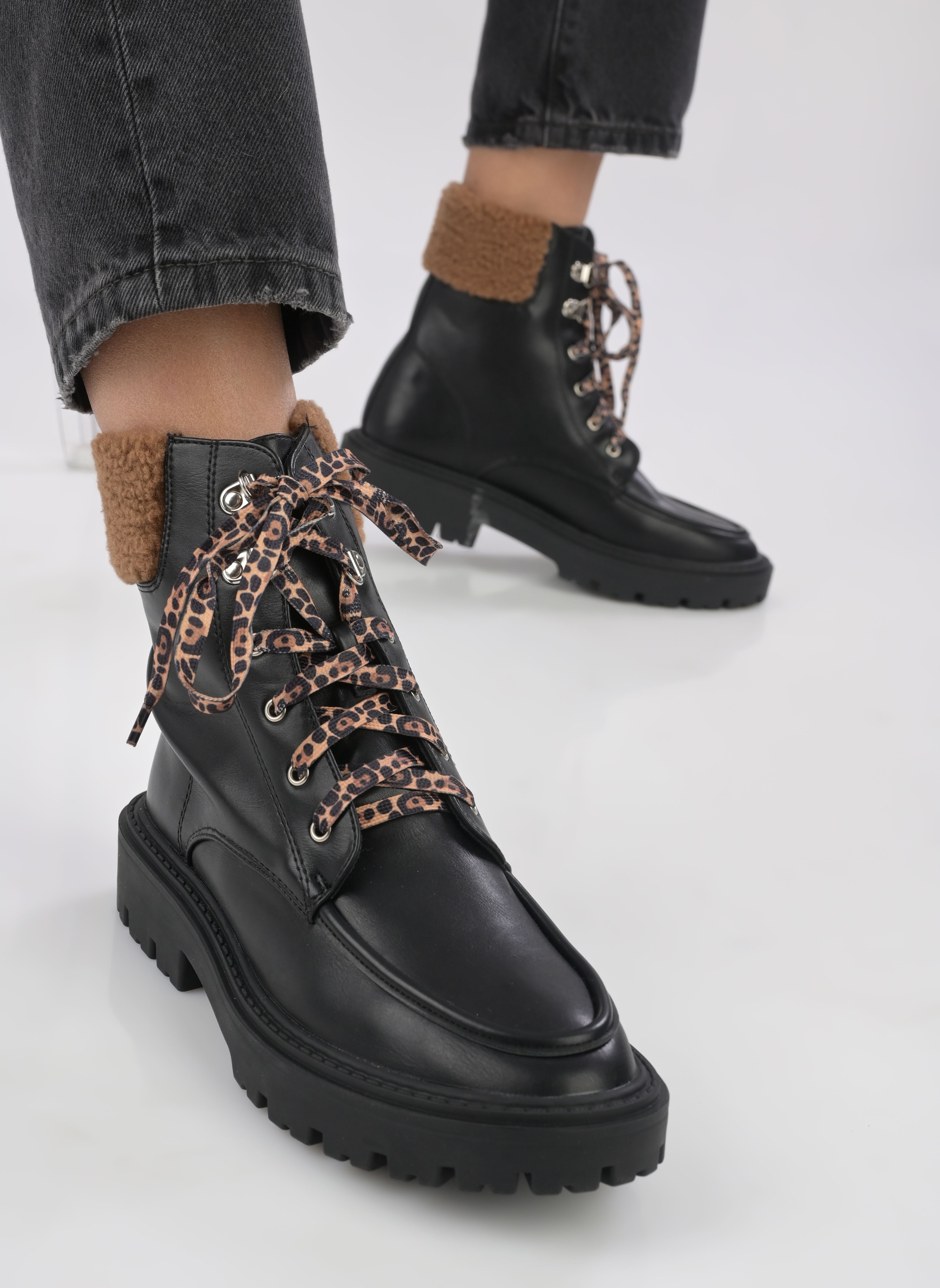 Bottines à lacets BT2473 femme noir Vanessa Wu Bottines à lacets BT2473 femme noir Noir