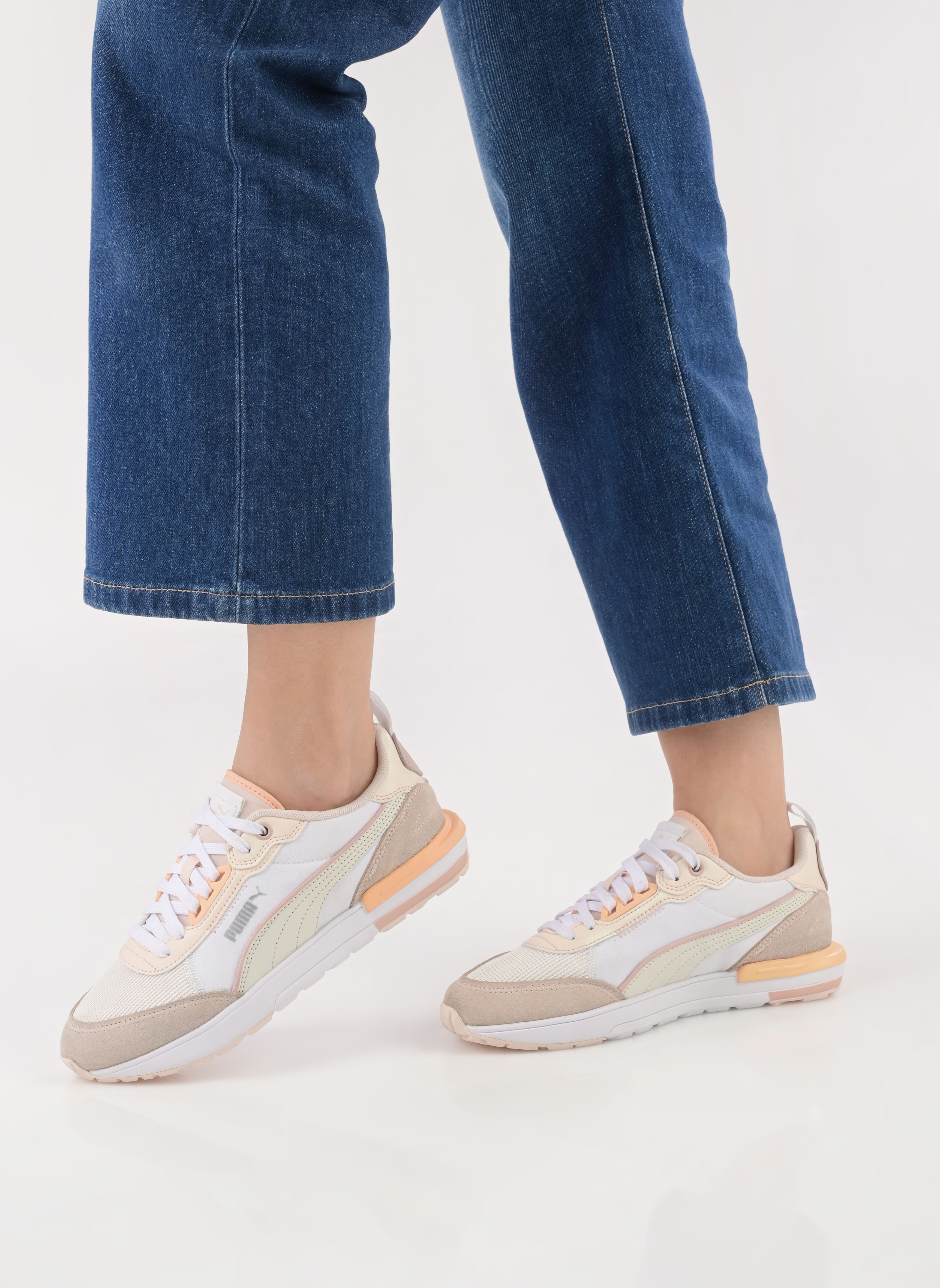 Baskets basses Puma R22 Wns femme beige Puma Baskets basses Puma R22 Wns femme beige VAPOR GRAY-ROSE QUARTZ-PUMA WH