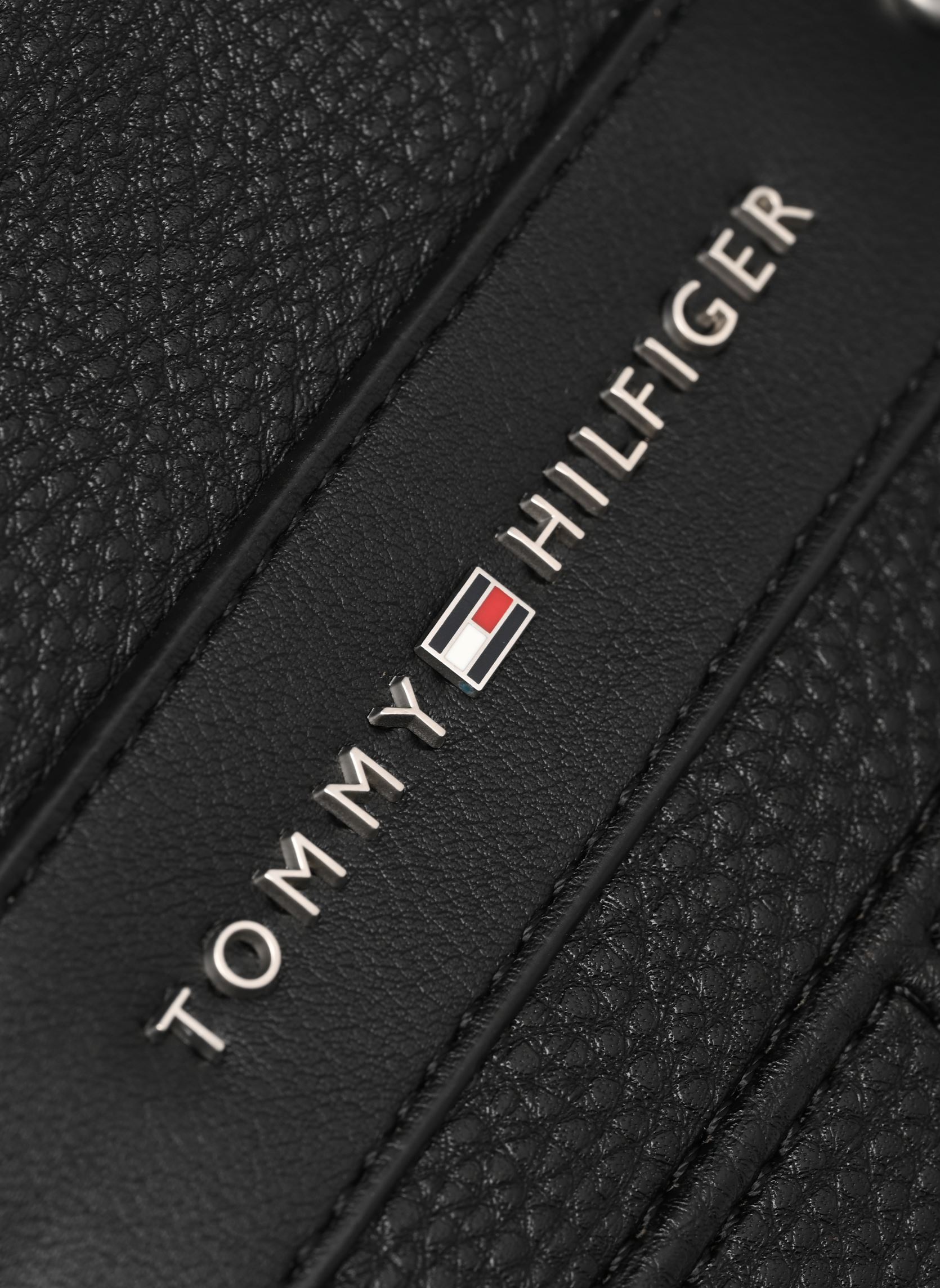 Taschen TH CENTRAL MINI CROSSOVER herren schwarz Tommy Hilfiger Taschen TH CENTRAL MINI CROSSOVER herren schwarz BLACK