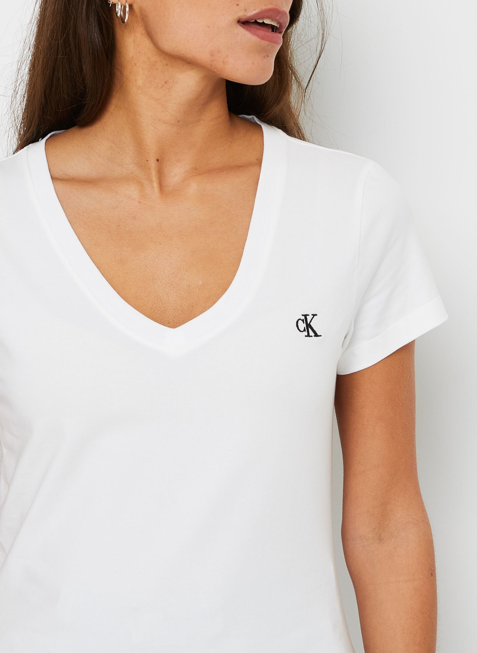Tee-shirts CK Embroidery Stretch V-Neck femme blanc Calvin Klein Jeans Tee-shirts CK Embroidery Stretch V-Neck femme blanc BRIGHT WHITE