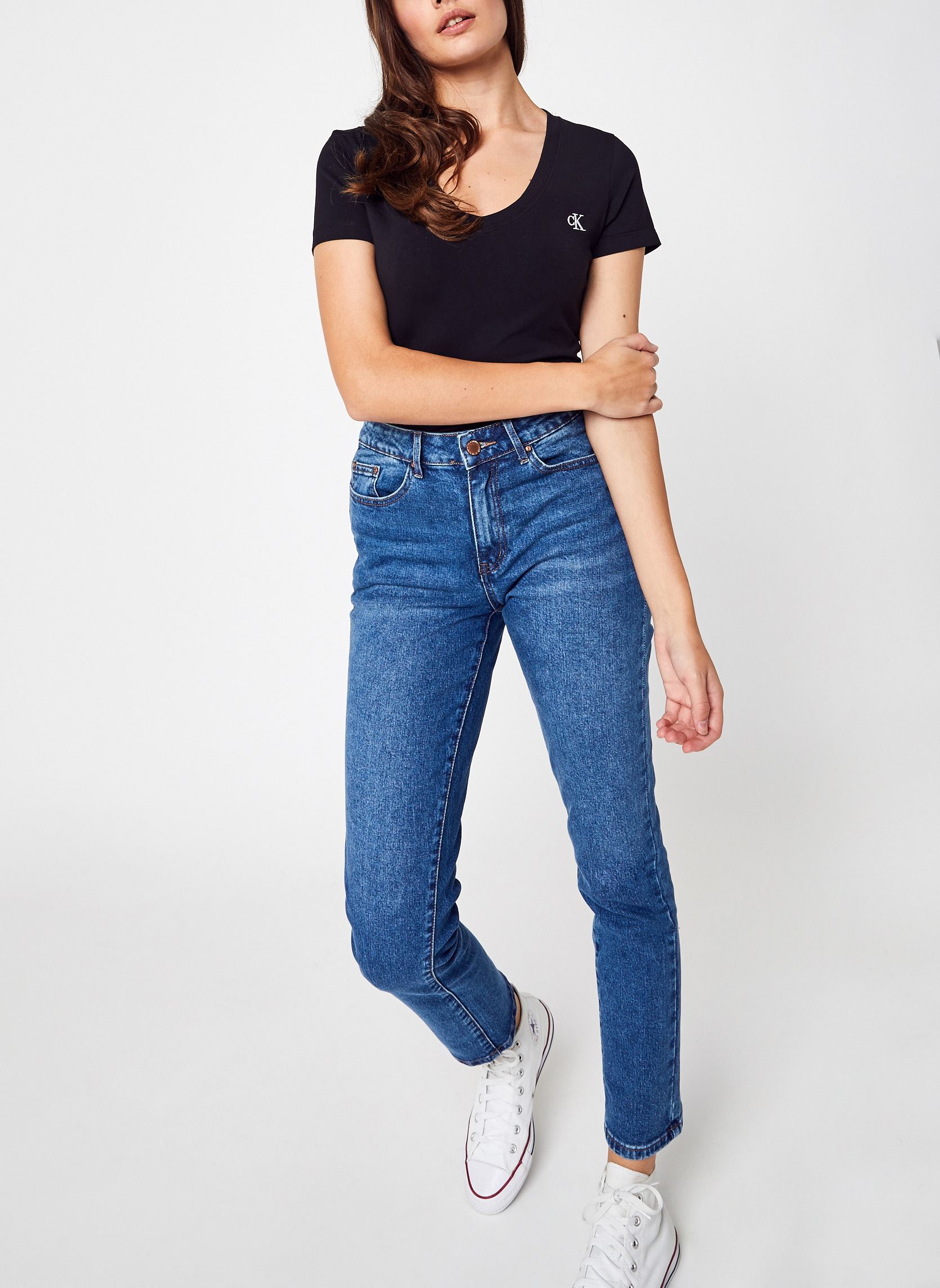 Tee-shirts CK Embroidery Stretch V-Neck femme noir Calvin Klein Jeans Tee-shirts CK Embroidery Stretch V-Neck femme noir CK BLACK