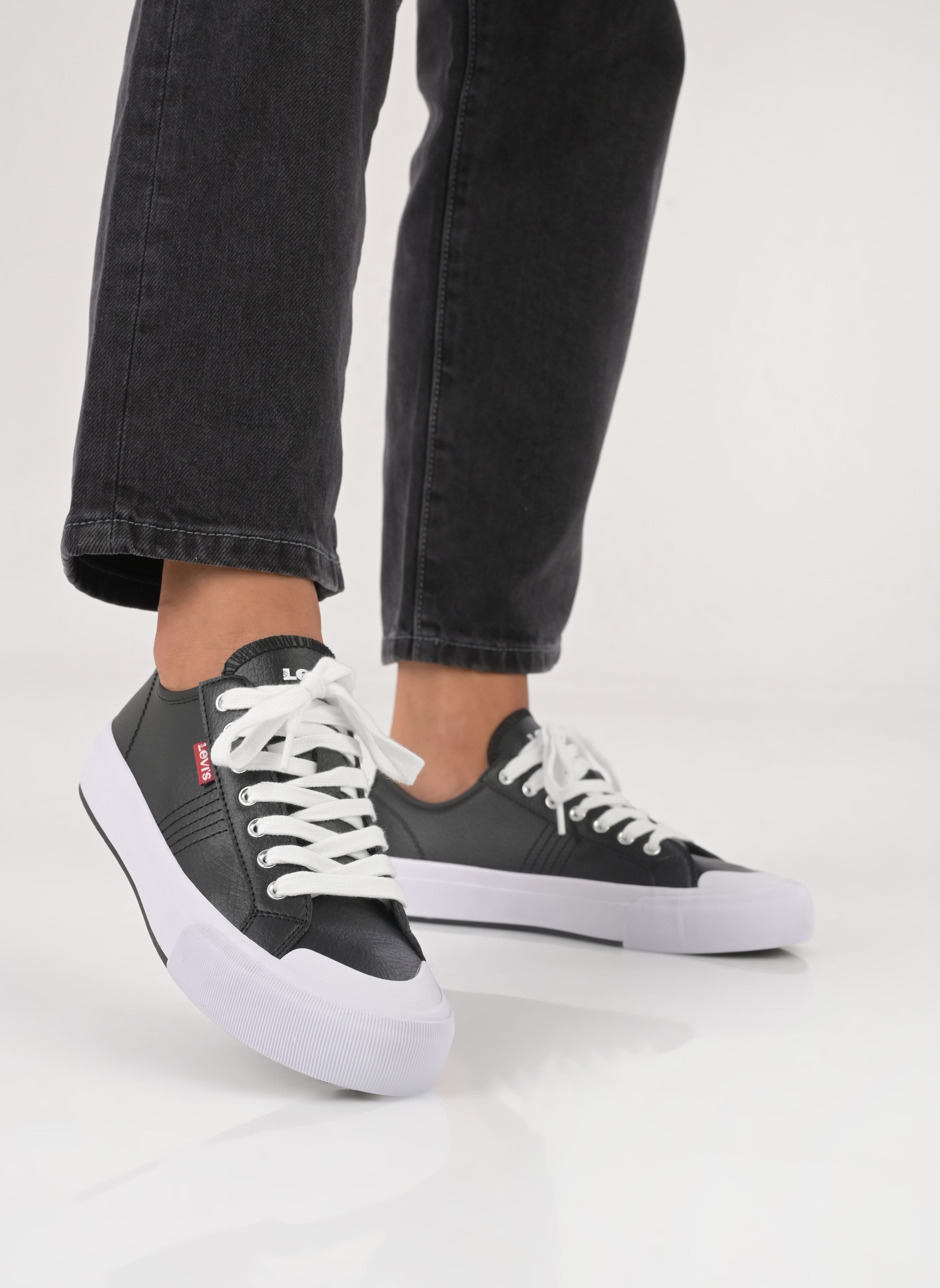Baskets basses HERNANDEZ 3.0 S femme noir Levi's Baskets basses HERNANDEZ 3.0 S femme noir REGULAR BLACK