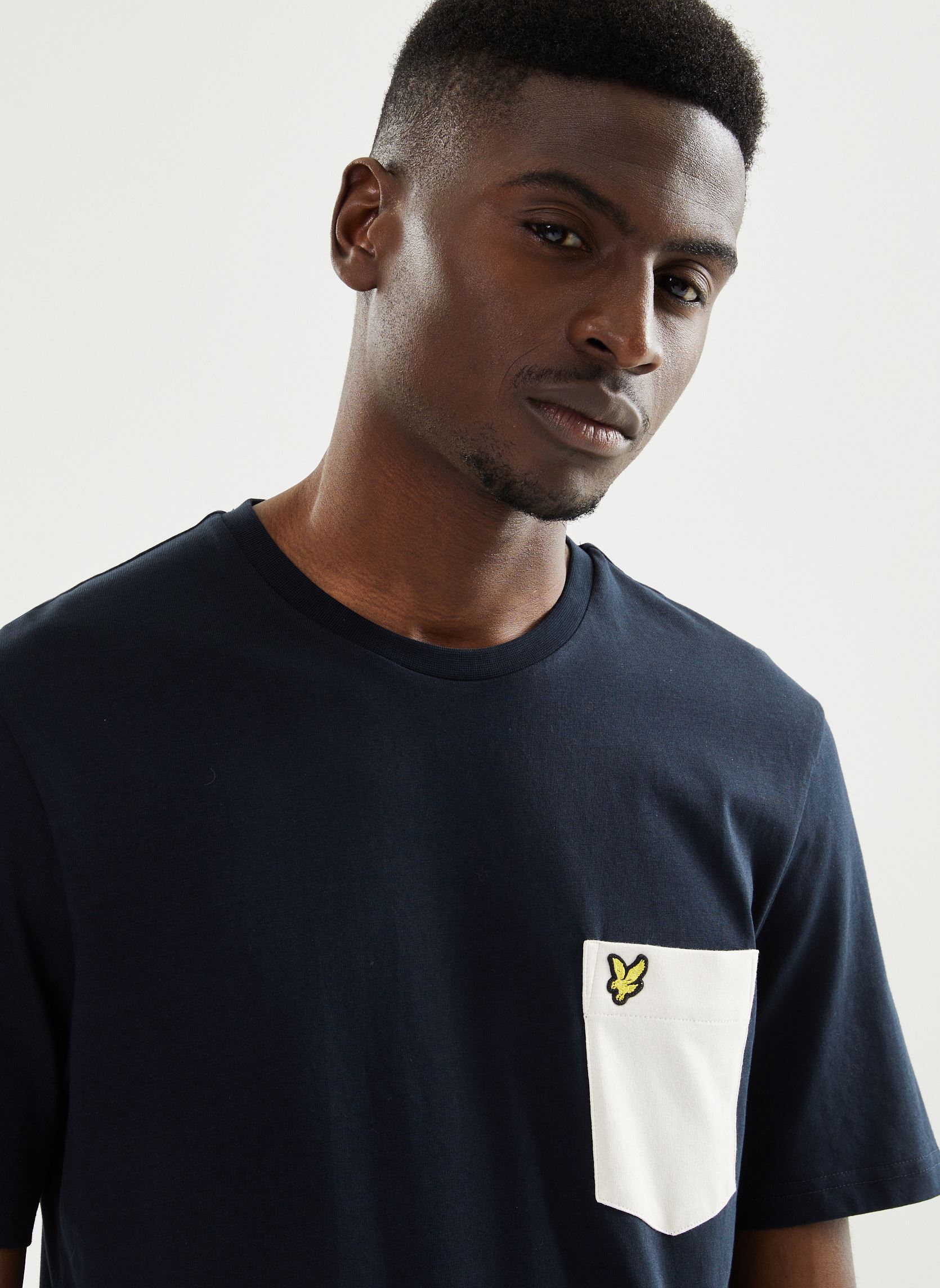 Tee-shirts Contrast Pocket T-Shirt homme multicolore Lyle & Scott Tee-shirts Contrast Pocket T-Shirt homme multicolore W846 DARK NAVY/ COVE