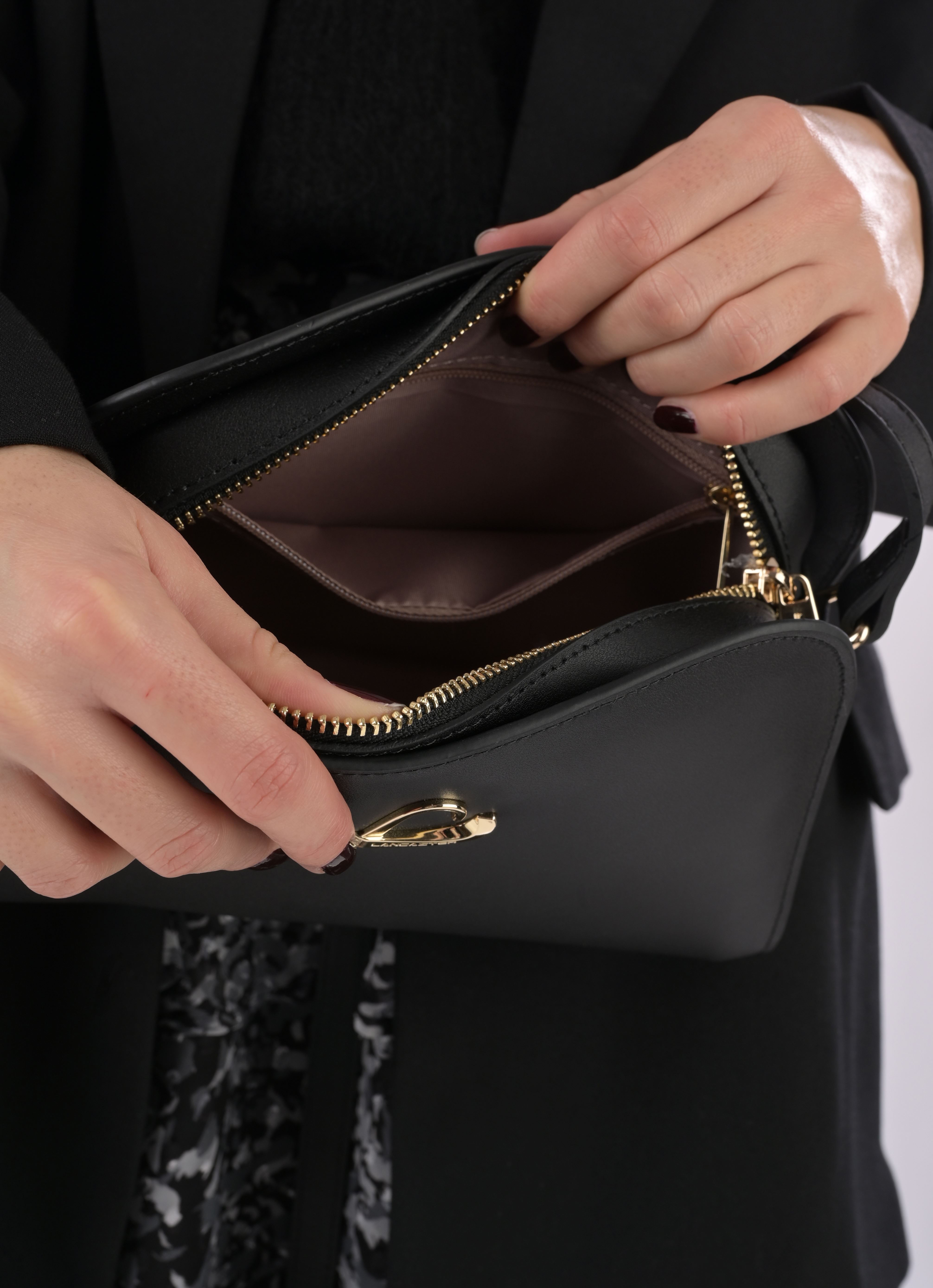 Sacs bandoulière Sac trotteur Zippée City Philos femme noir Lancaster Sacs bandoulière Sac trotteur Zippée City Philos femme noir Noir