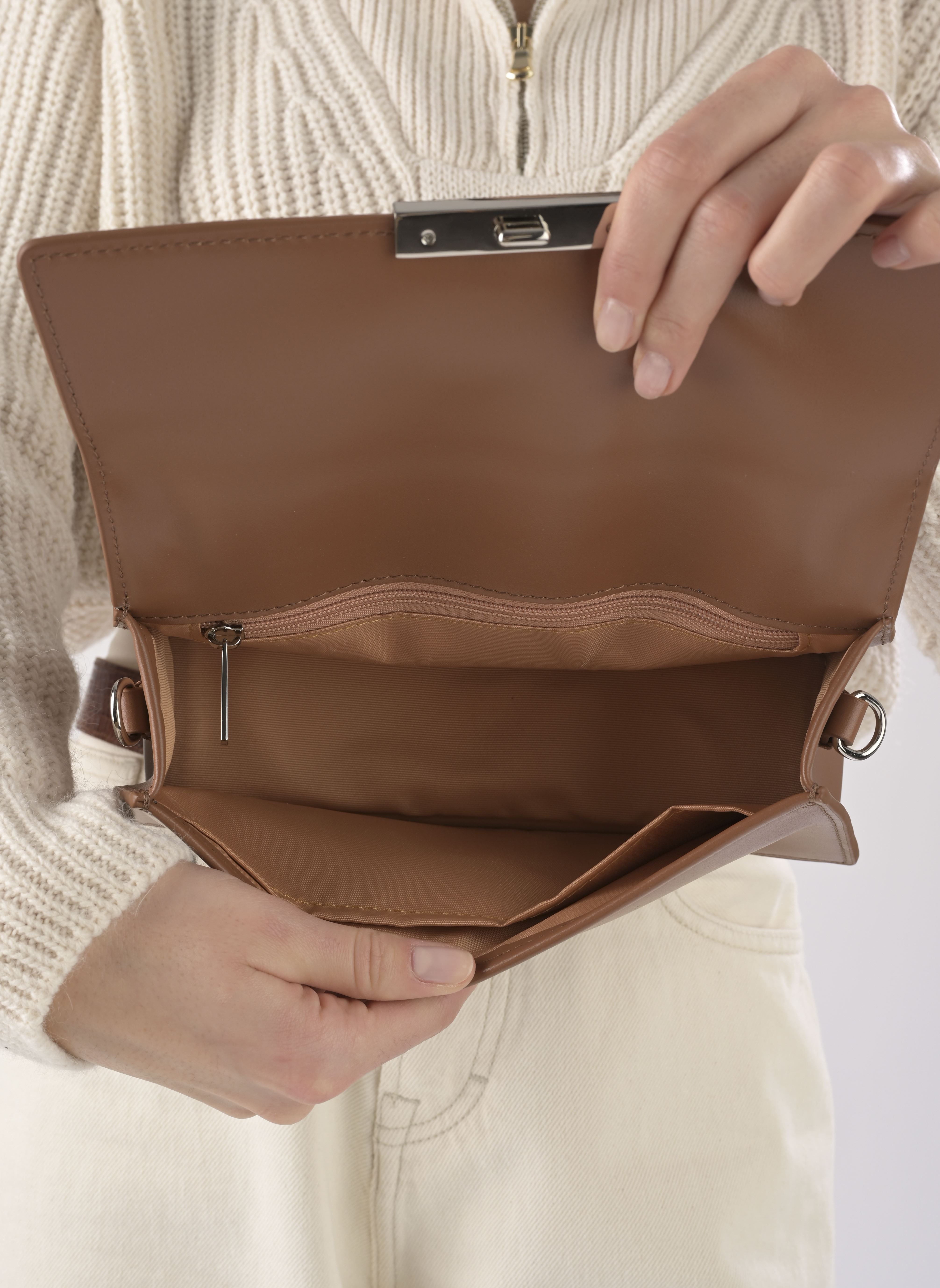 Sacs à main Sac baguette A rabat avec fermoir Paris femme marron Lancaster Sacs à main Sac baguette A rabat avec fermoir Paris femme marron CAMEL