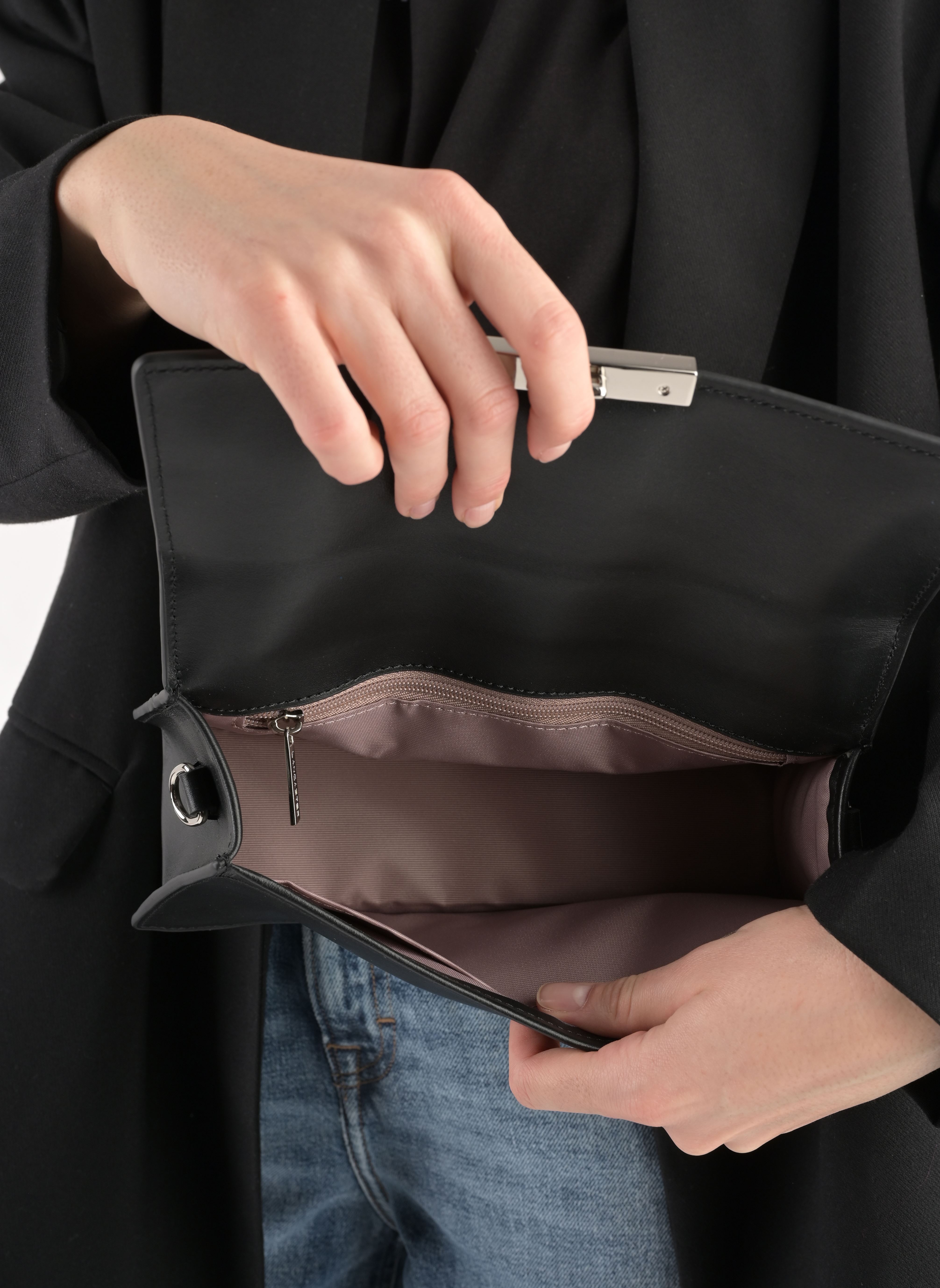 Sacs à main Sac baguette A rabat avec fermoir Paris femme noir Lancaster Sacs à main Sac baguette A rabat avec fermoir Paris femme noir NOIR