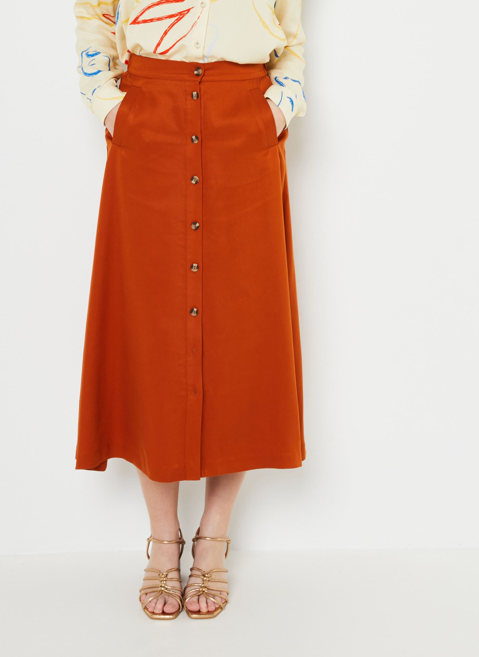 Jupe longue évasée en satin : jupe chic femme musulmane
