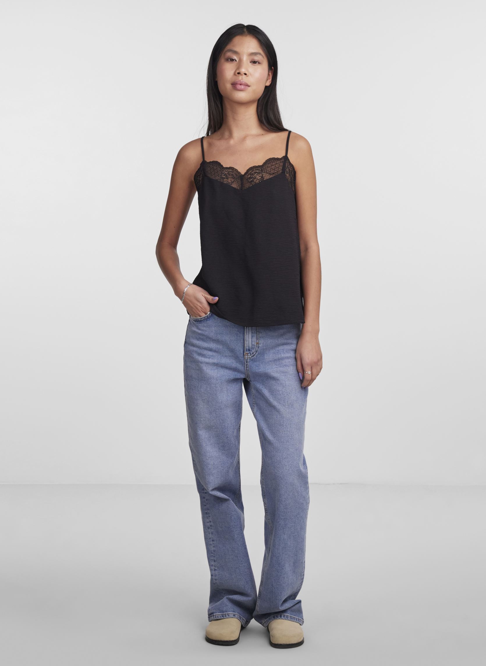 Tops PCTIFFANY STRAP LACE TOP NOOS BC femme noir Pieces Tops PCTIFFANY STRAP LACE TOP NOOS BC femme noir Black