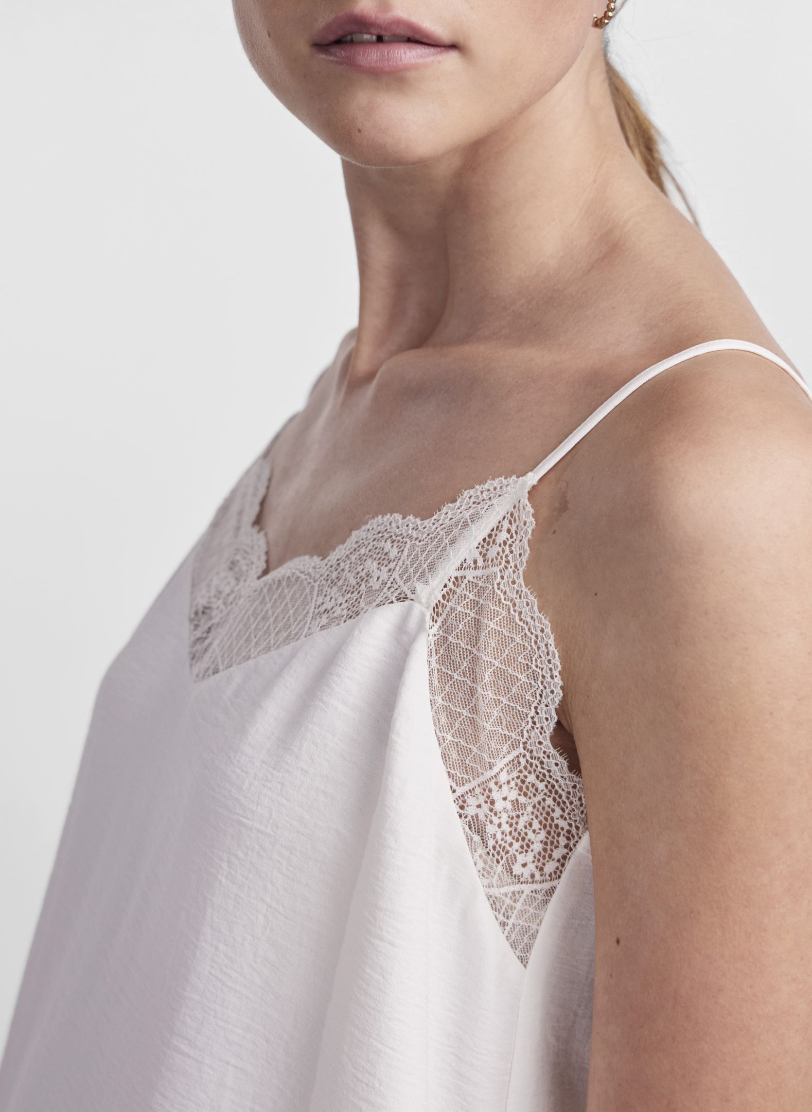 Tops PCTIFFANY STRAP LACE TOP NOOS BC dames wit Pieces Tops PCTIFFANY STRAP LACE TOP NOOS BC dames wit Cloud Dancer