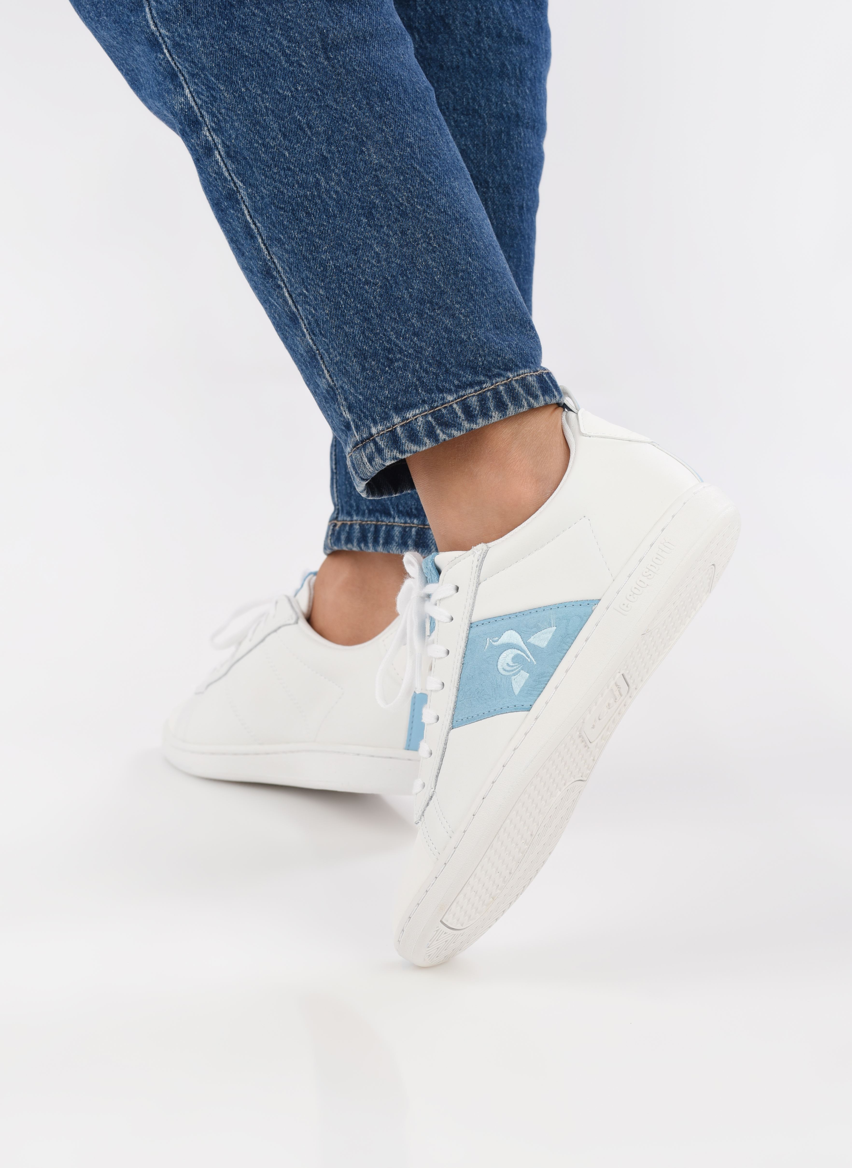 Baskets basses COURTCLASSIC W PLANTS femme blanc Le Coq Sportif Baskets basses COURTCLASSIC W PLANTS femme blanc optical white/sky blue
