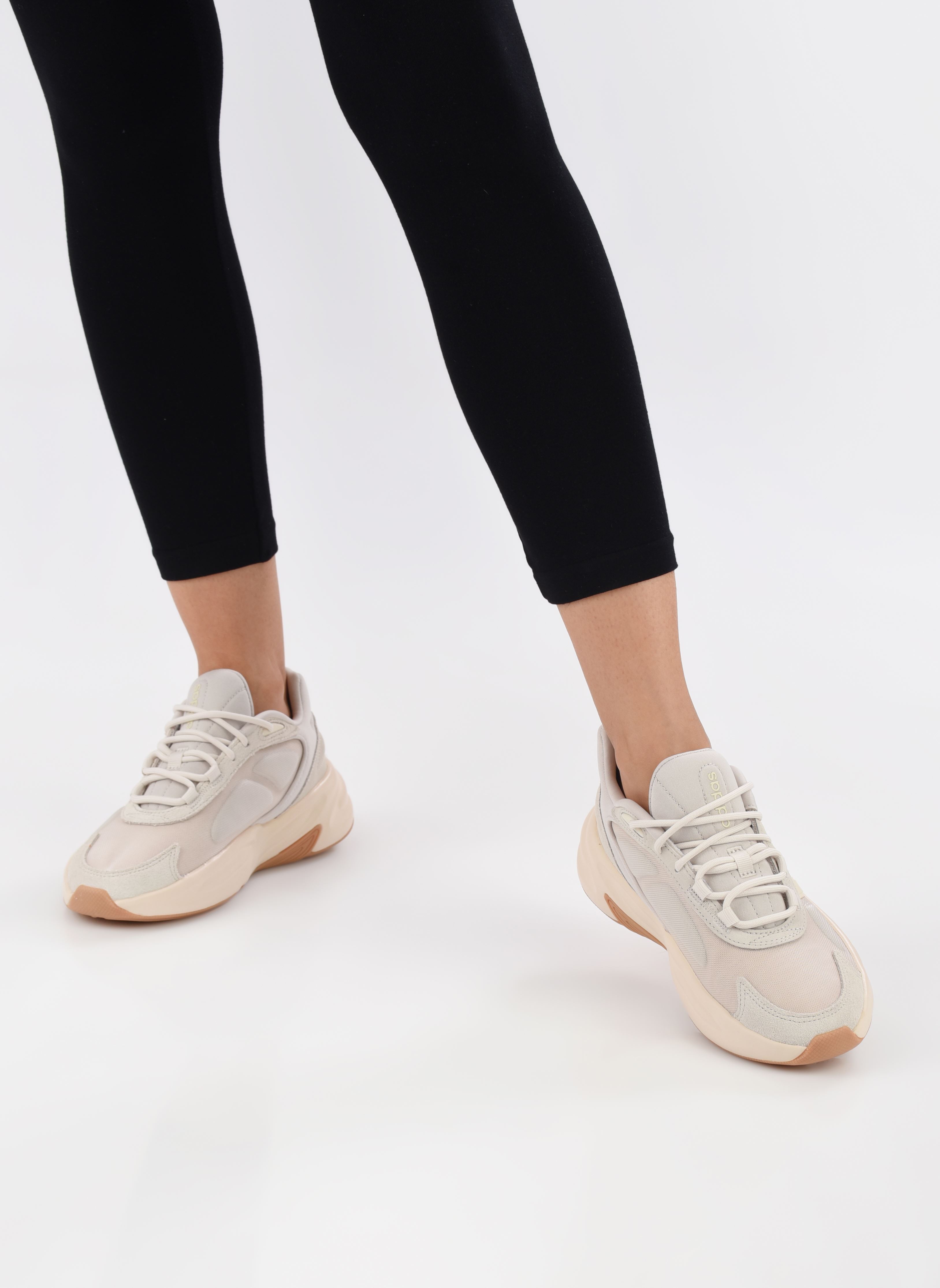Niedrige Sneaker Ozelle beige adidas sportswear Niedrige Sneaker Ozelle beige ALUMIN/WONWHI/GUM3