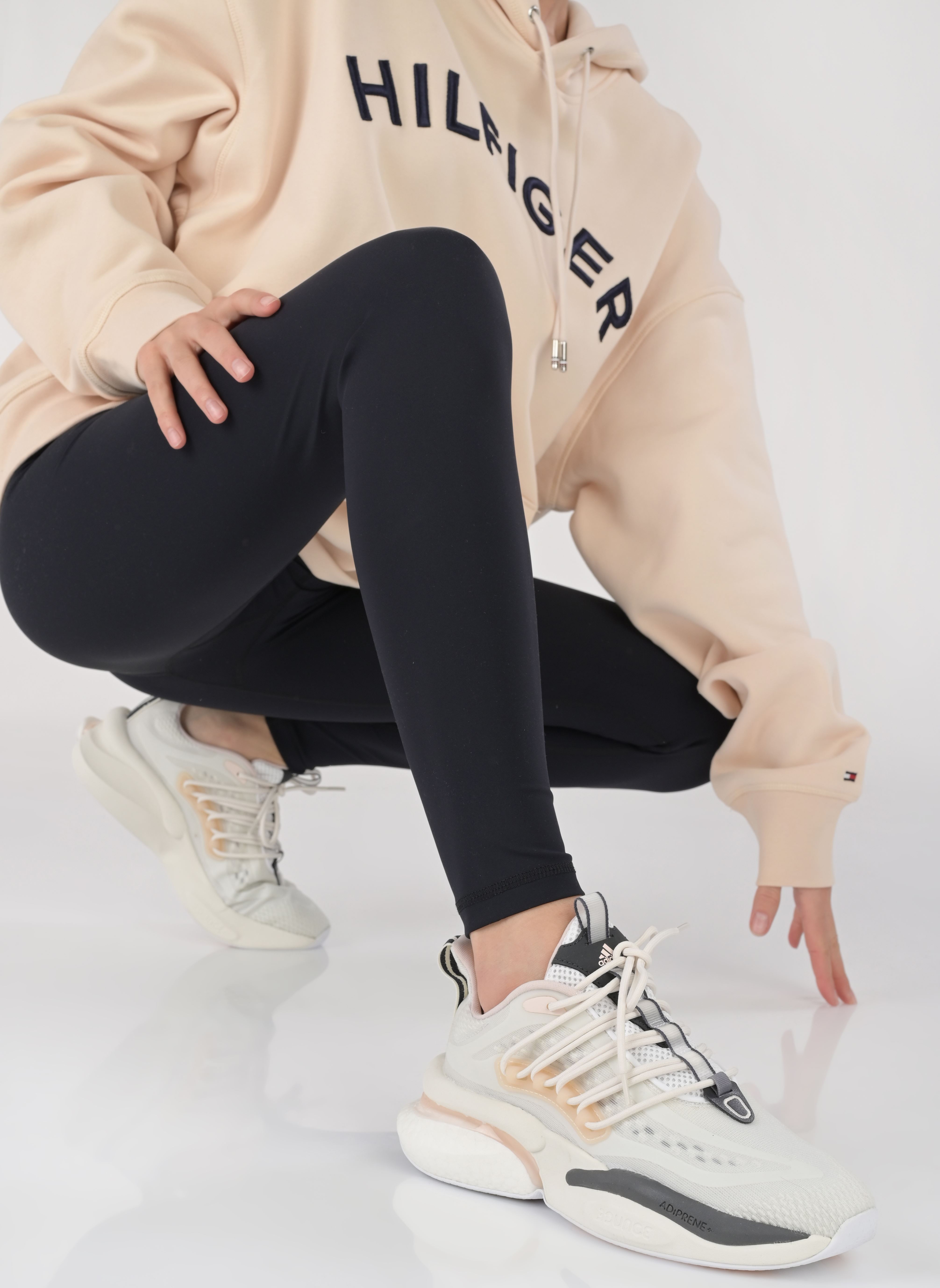 Baskets basses Alphaboost V1 W femme blanc adidas sportswear Baskets basses Alphaboost V1 W femme blanc FTWWHTWONQUAGREFIV