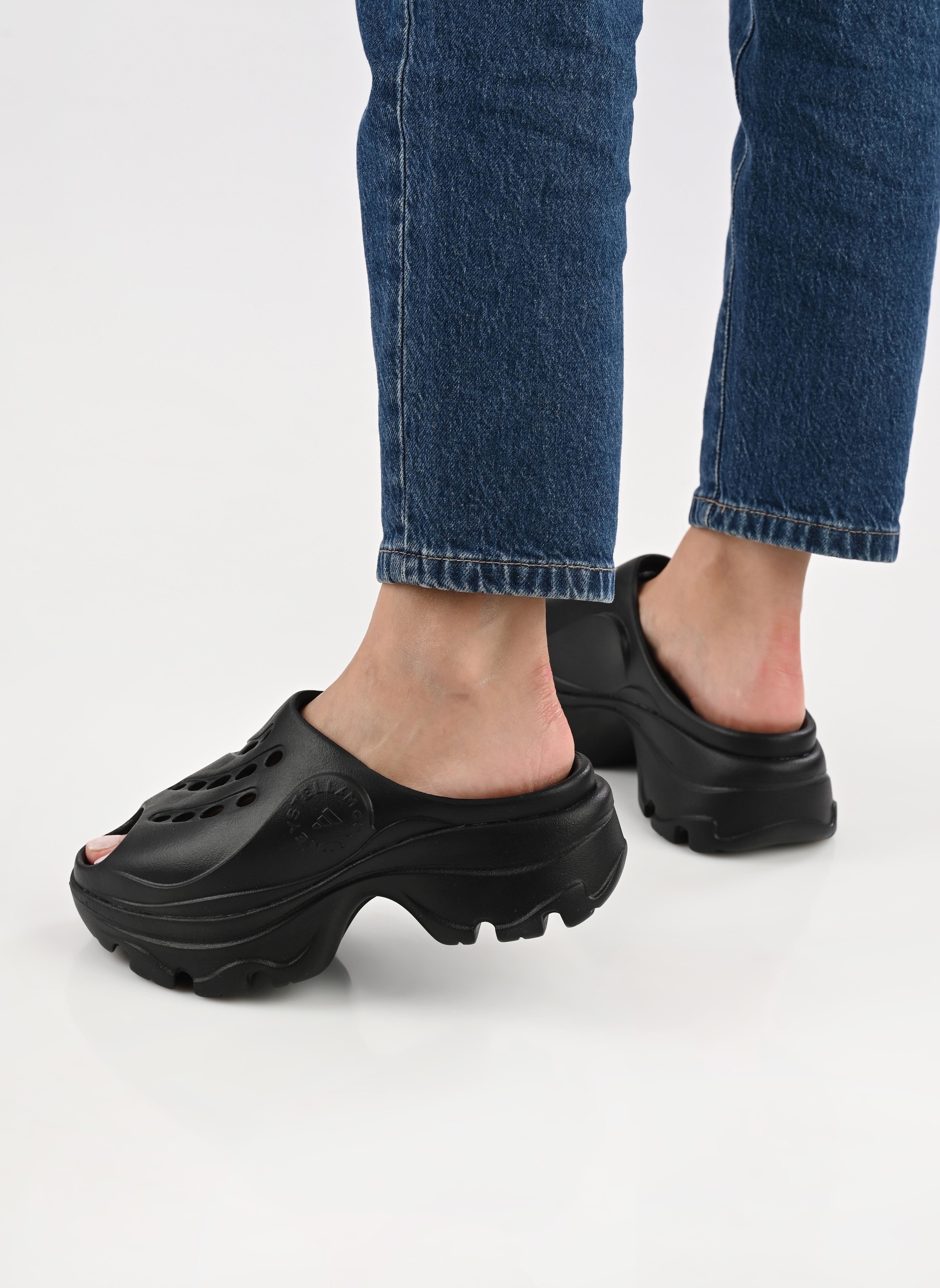 Sandali da spiaggia Asmc Clog donna nero adidas by Stella McCartney Sandali da spiaggia Asmc Clog donna nero CBLACK/CBLACK/CBLACK