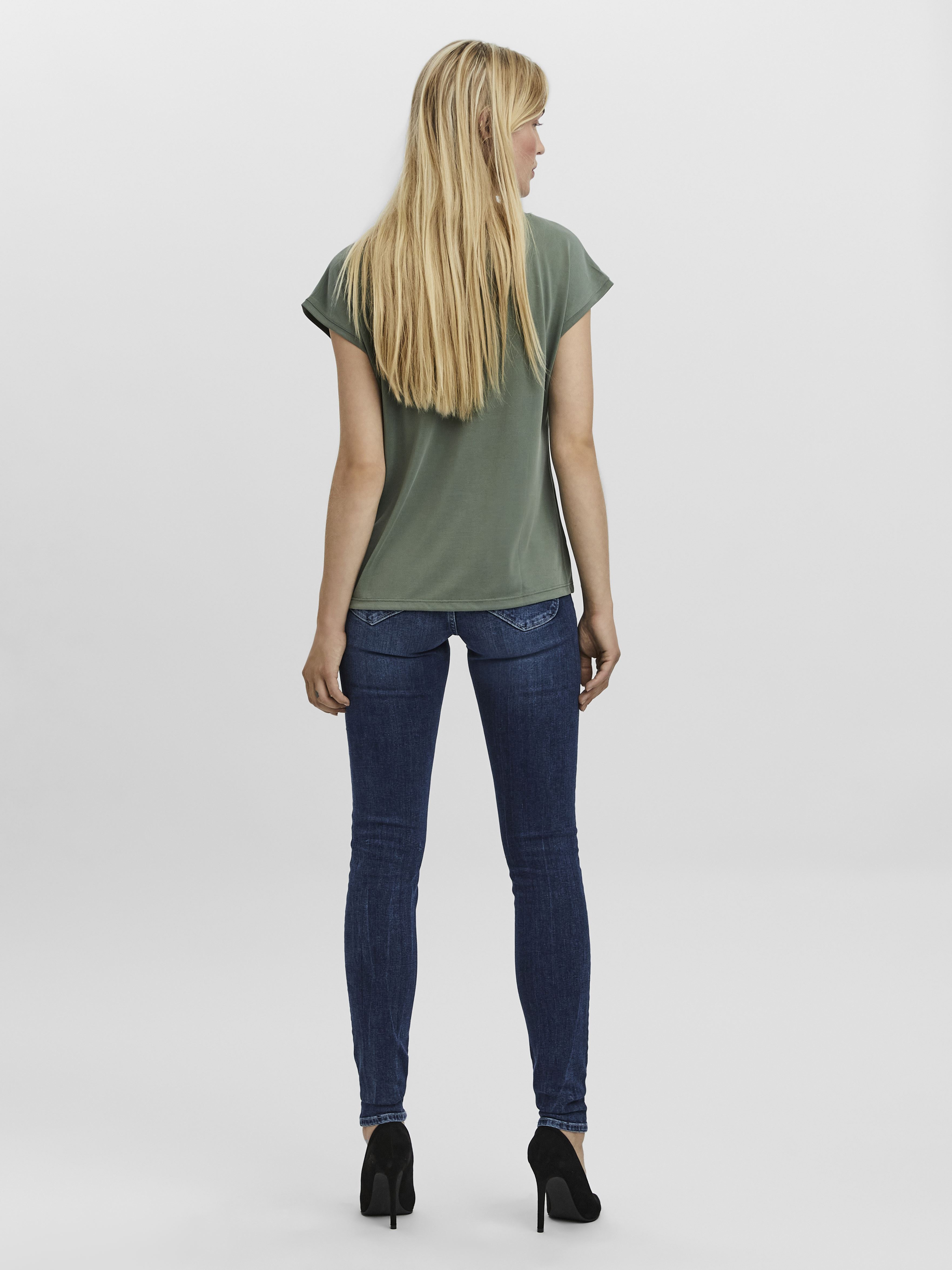 Tee-shirts Vmfilli Ss V-Neck Tee Ga Noos femme gris Vero Moda Tee-shirts Vmfilli Ss V-Neck Tee Ga Noos femme gris Laurel Wreath