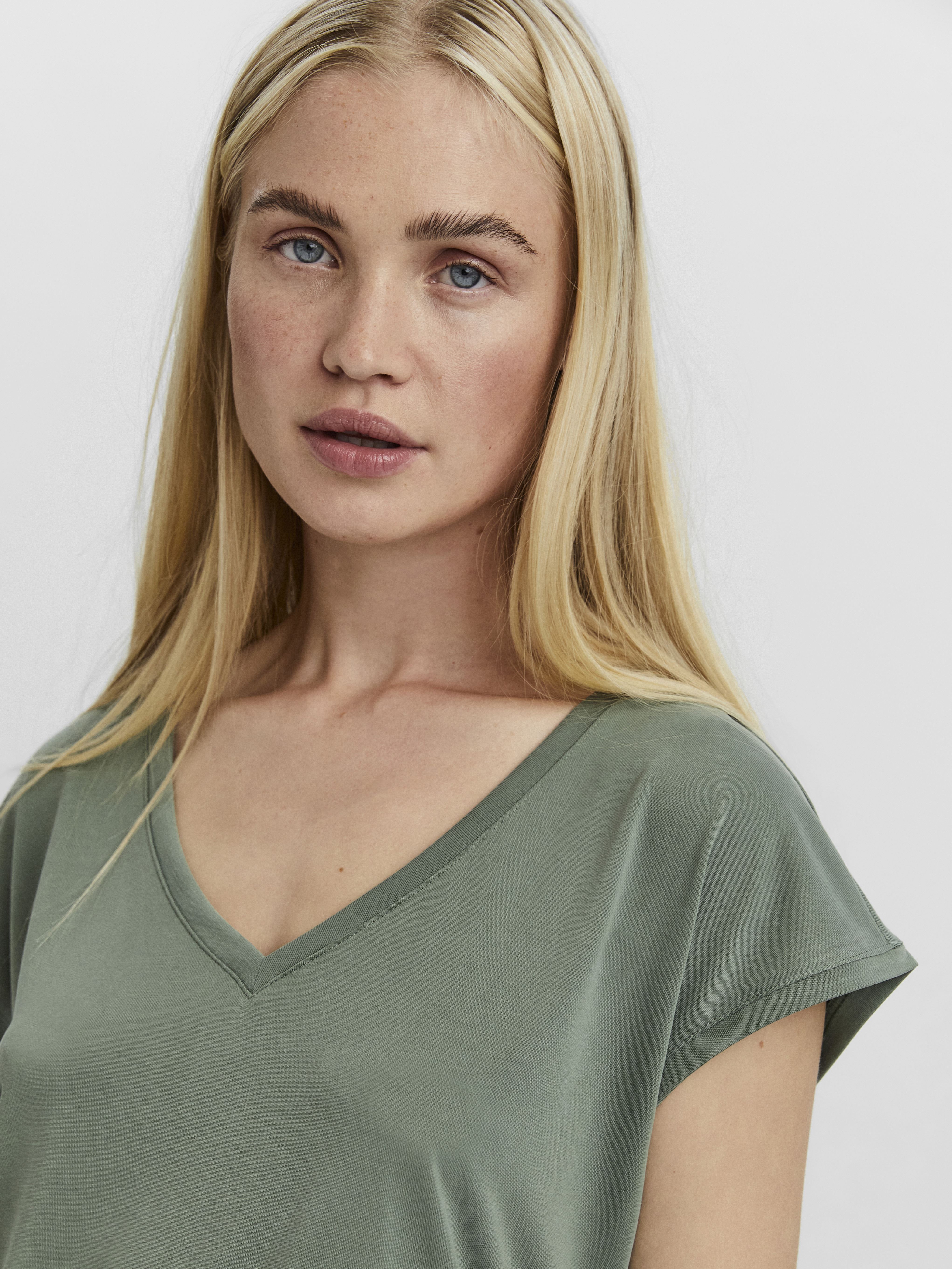 Tee-shirts Vmfilli Ss V-Neck Tee Ga Noos femme gris Vero Moda Tee-shirts Vmfilli Ss V-Neck Tee Ga Noos femme gris Laurel Wreath