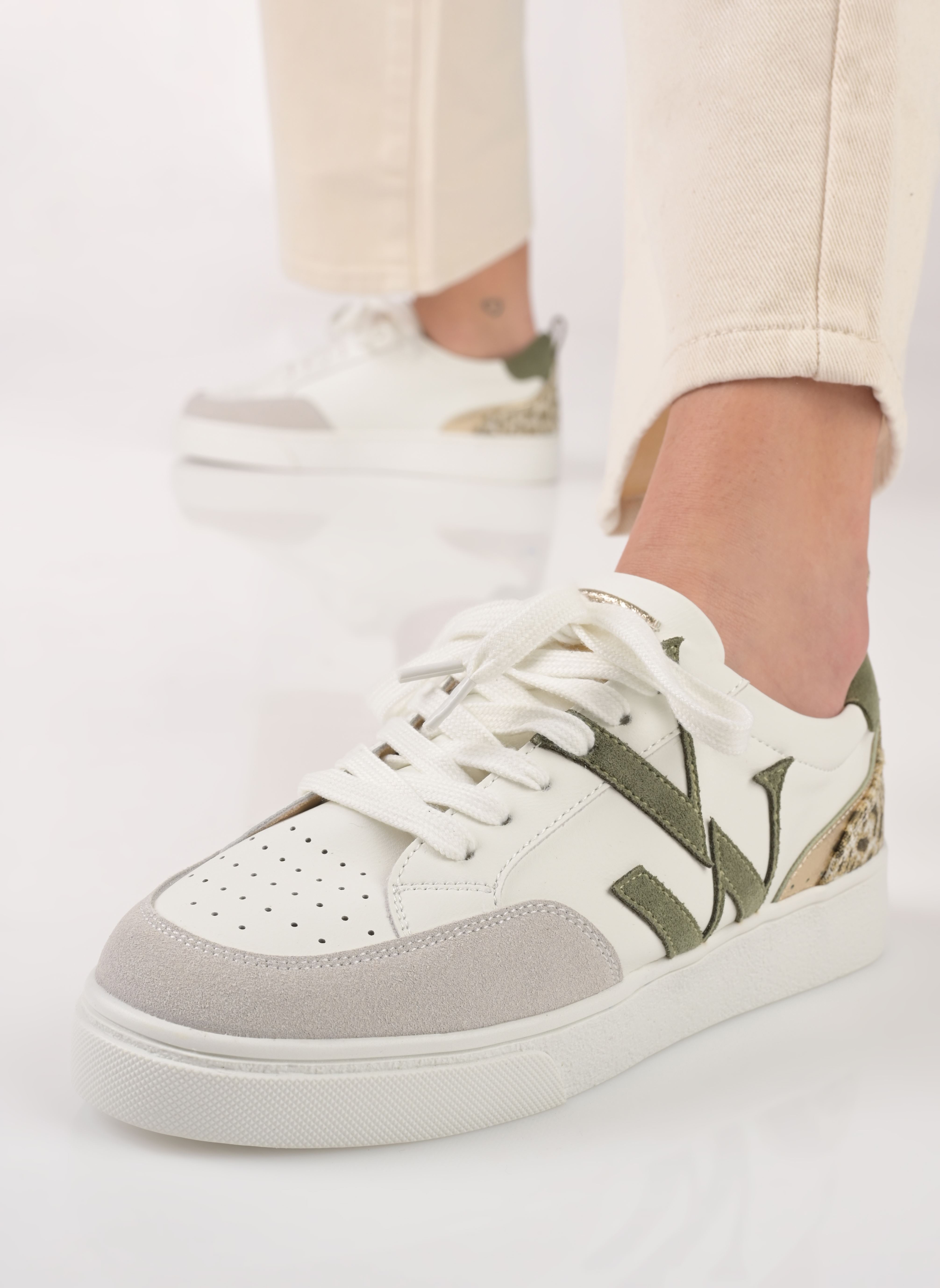 Baskets basses BK2555 femme vert Vanessa Wu Baskets basses BK2555 femme vert KAKI