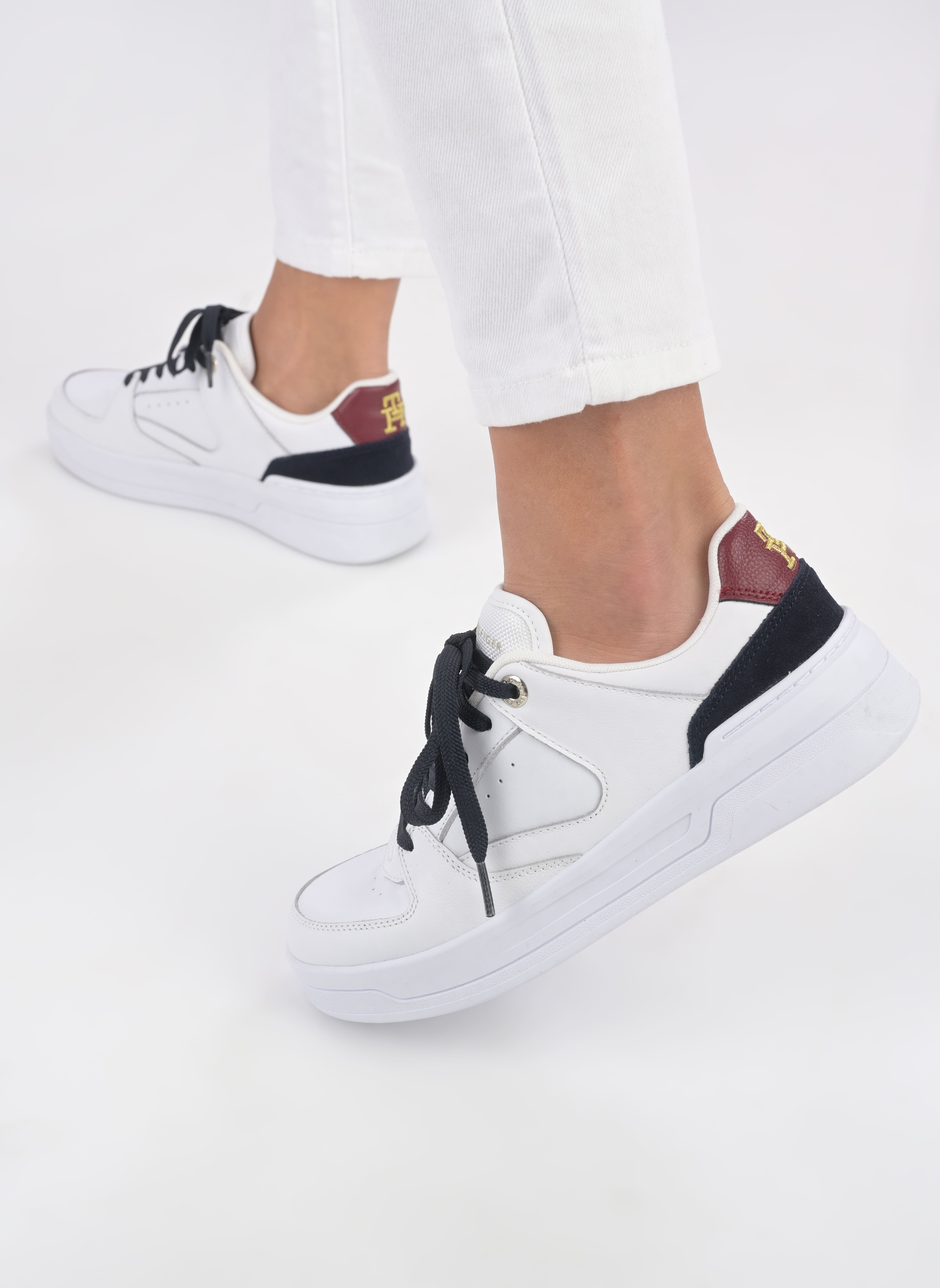Niedrige Sneaker LEATHER BASKET SNEAKER damen weiß Tommy Hilfiger Niedrige Sneaker LEATHER BASKET SNEAKER damen weiß WHITE/RWB