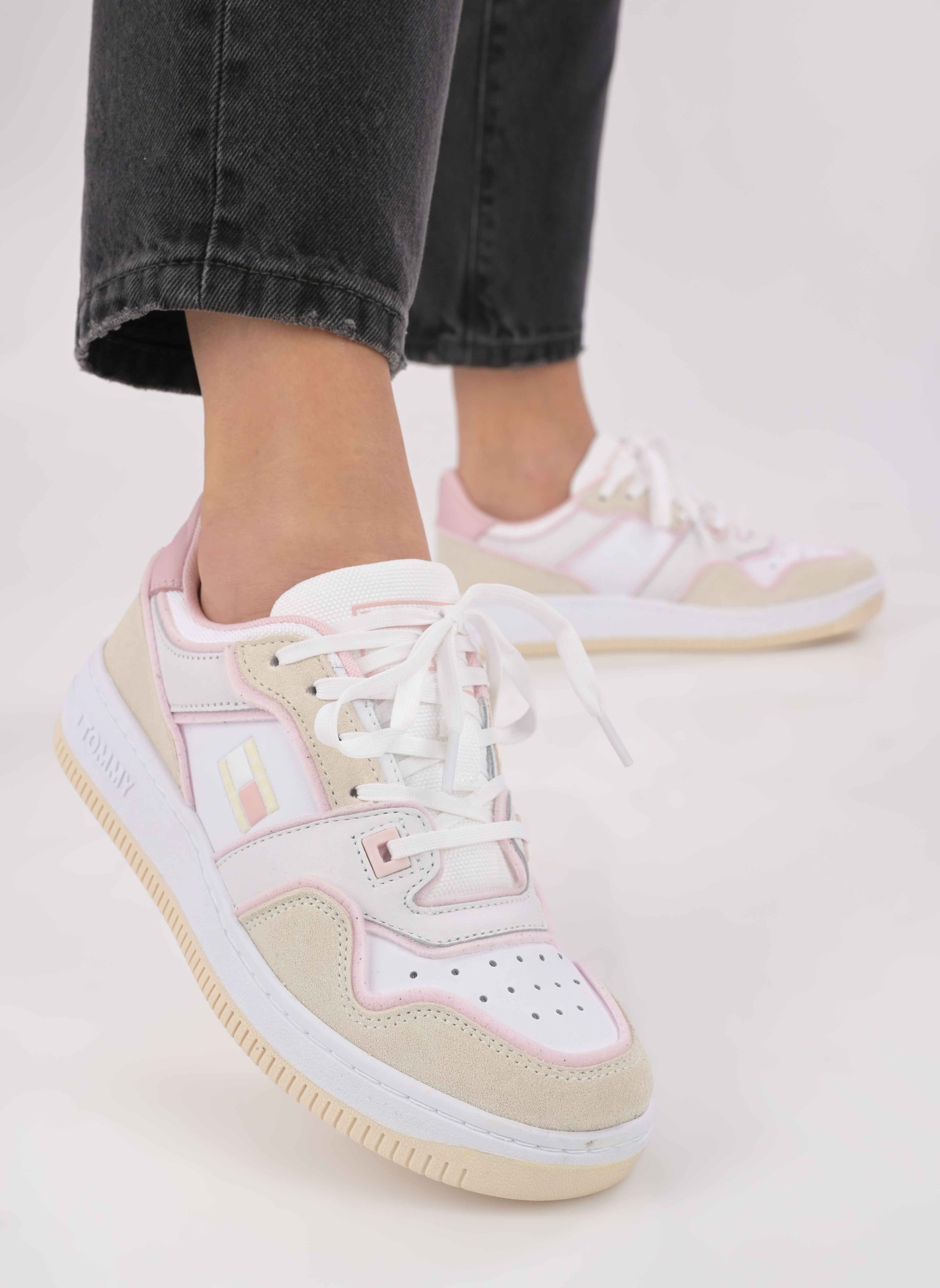 Niedrige Sneaker TOMMY JEANS DECON BASKET LOW CUT damen beige Tommy Hilfiger Niedrige Sneaker TOMMY JEANS DECON BASKET LOW CUT damen beige CALICO