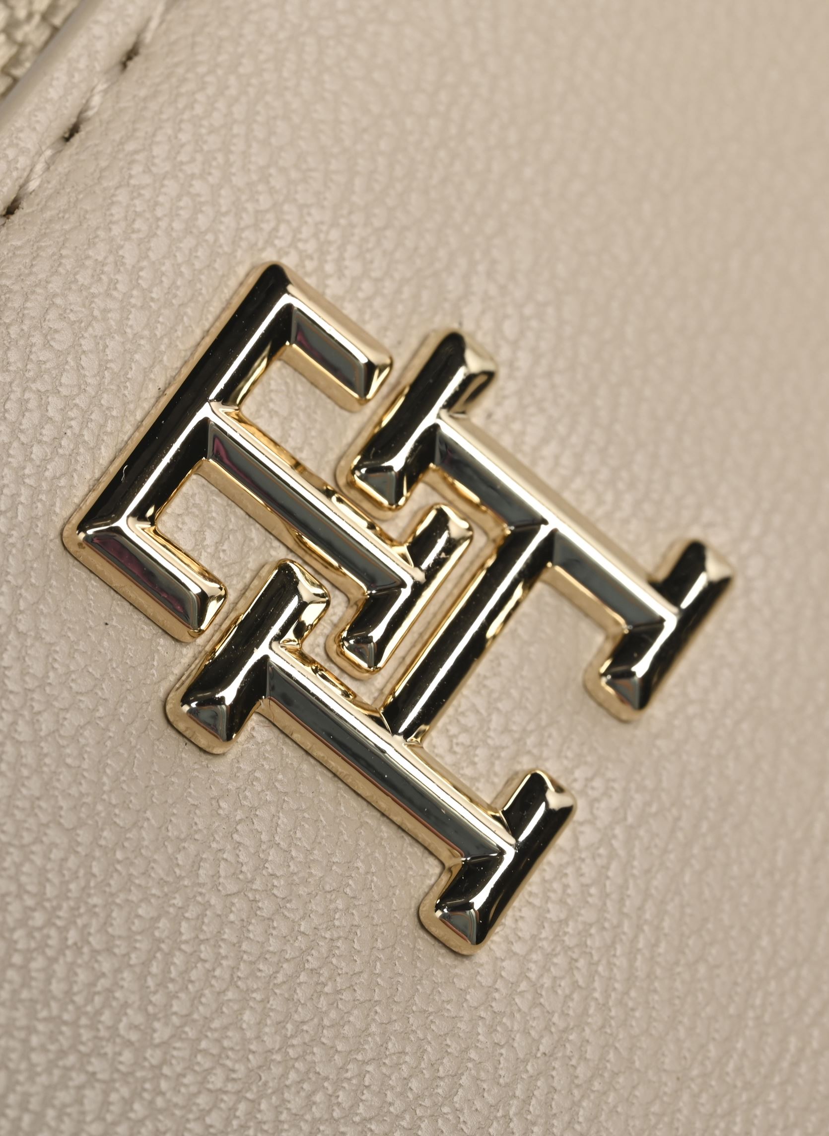 Geldbeutel TH CHIC MED ZA damen beige Tommy Hilfiger Geldbeutel TH CHIC MED ZA damen beige AW0AW14636AEG