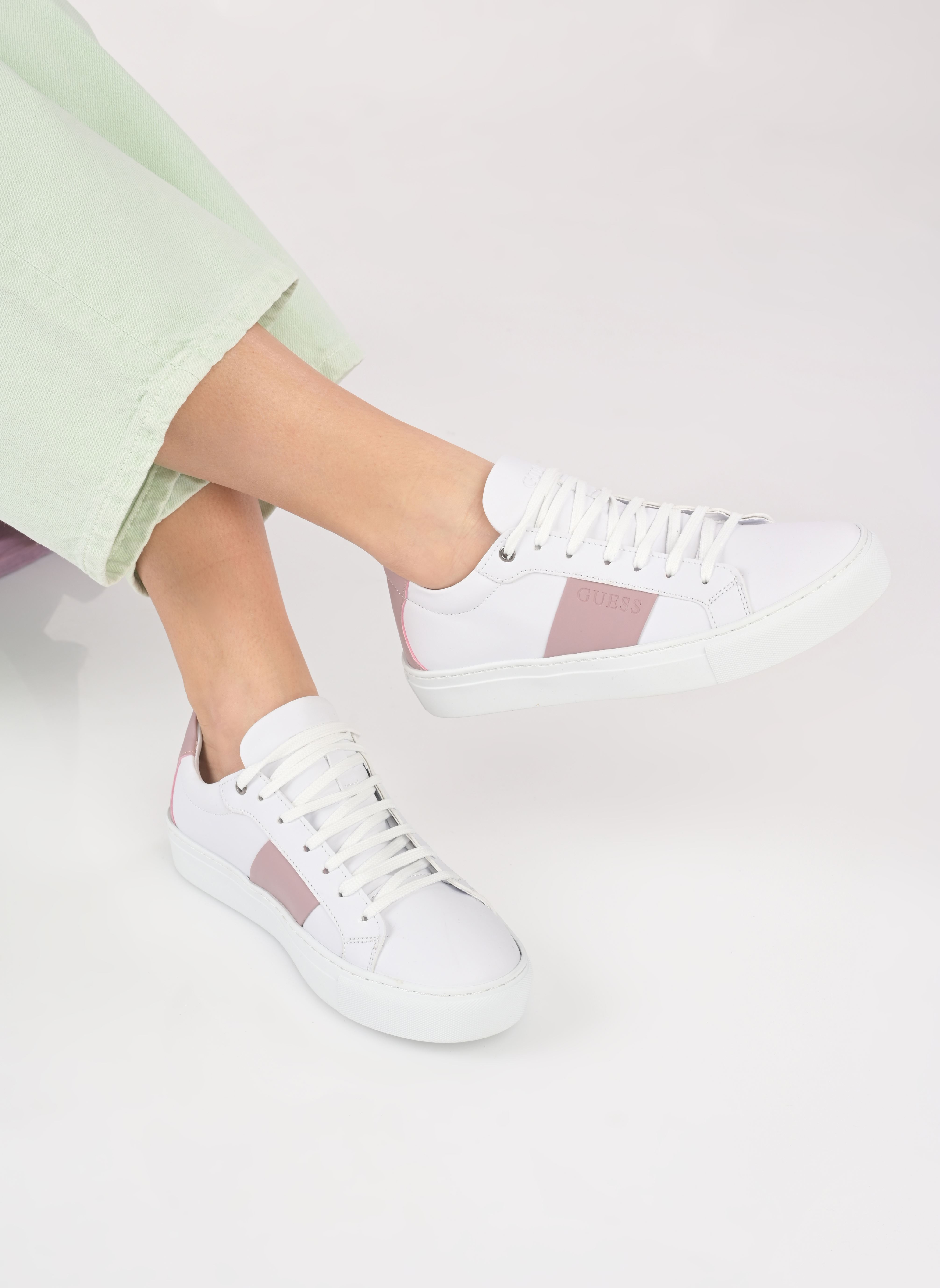 Lage sneakers TODA dames wit Guess Lage sneakers TODA dames wit Nude