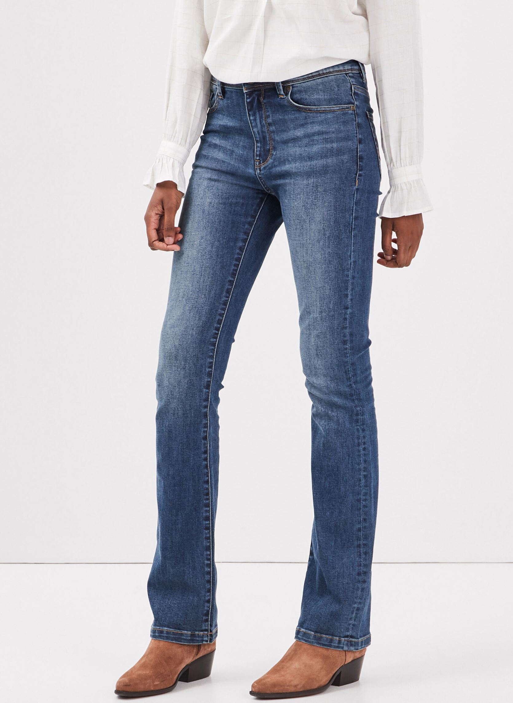 Rechte broeken BALI-BUTTON dames blauw Bonobo Rechte broeken BALI-BUTTON dames blauw DENIM STONE