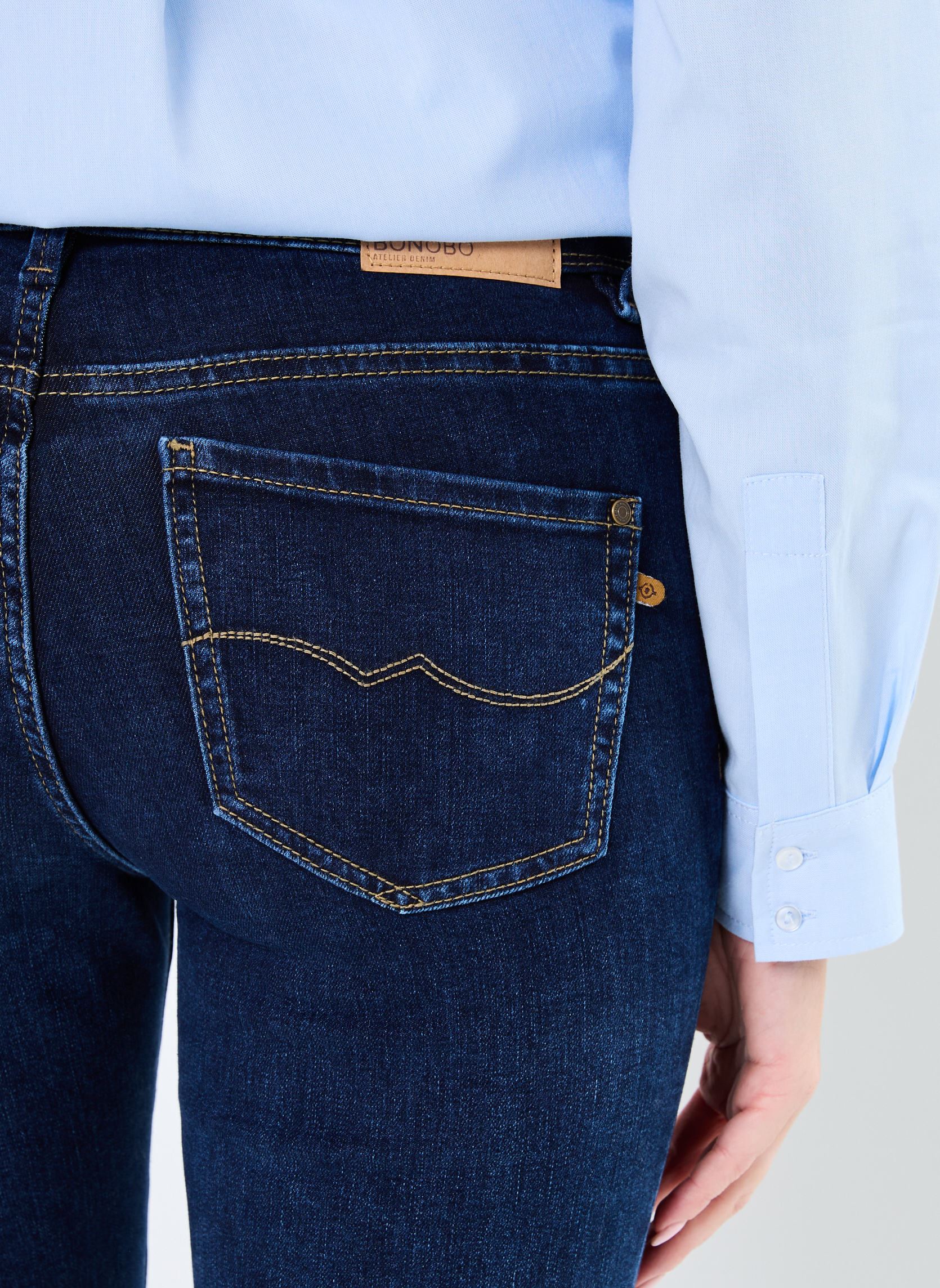 Rechte broeken BALI-BUTTON dames blauw Bonobo Rechte broeken BALI-BUTTON dames blauw DENIM BRUT